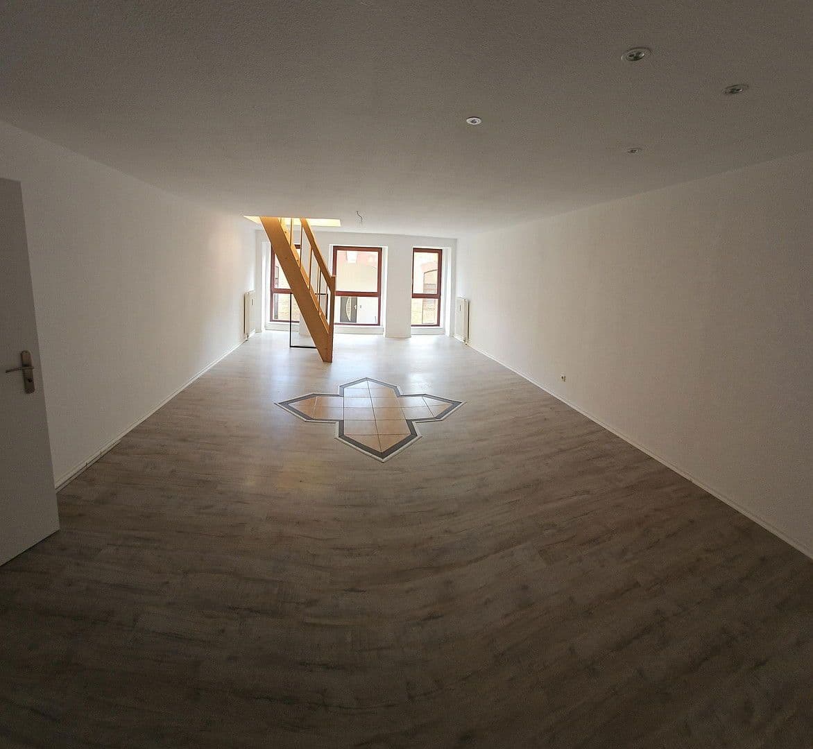 Pronájem bytu 4+kk 155 m², Kitscherstr. 10, Křemeničov, Sasko Pronájem bytu 4+kk 155 m², Kitscherstr. 10, Křemeničov, Sasko