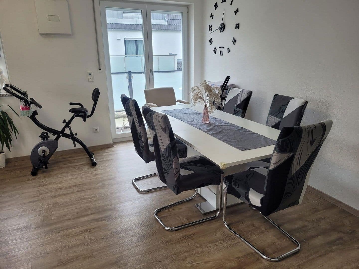 Pronájem bytu 3+1 70 m², Zeppelinstr. 131, Ingolstadt, Bavorsko Pronájem bytu 3+1 70 m², Zeppelinstr. 131, Ingolstadt, Bavorsko