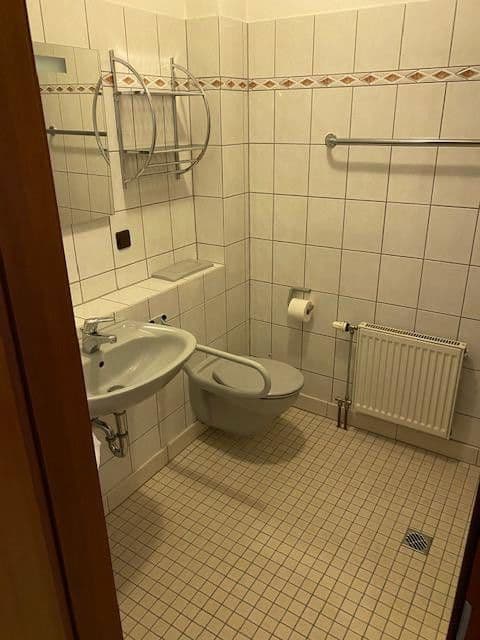 Pronájem bytu 1+1 26 m², Rathenaustr. 1, Wuppertal, Severní Porýní-Vestfálsko Pronájem bytu 1+1 26 m², Rathenaustr. 1, Wuppertal, Severní Porýní-Vestfálsko