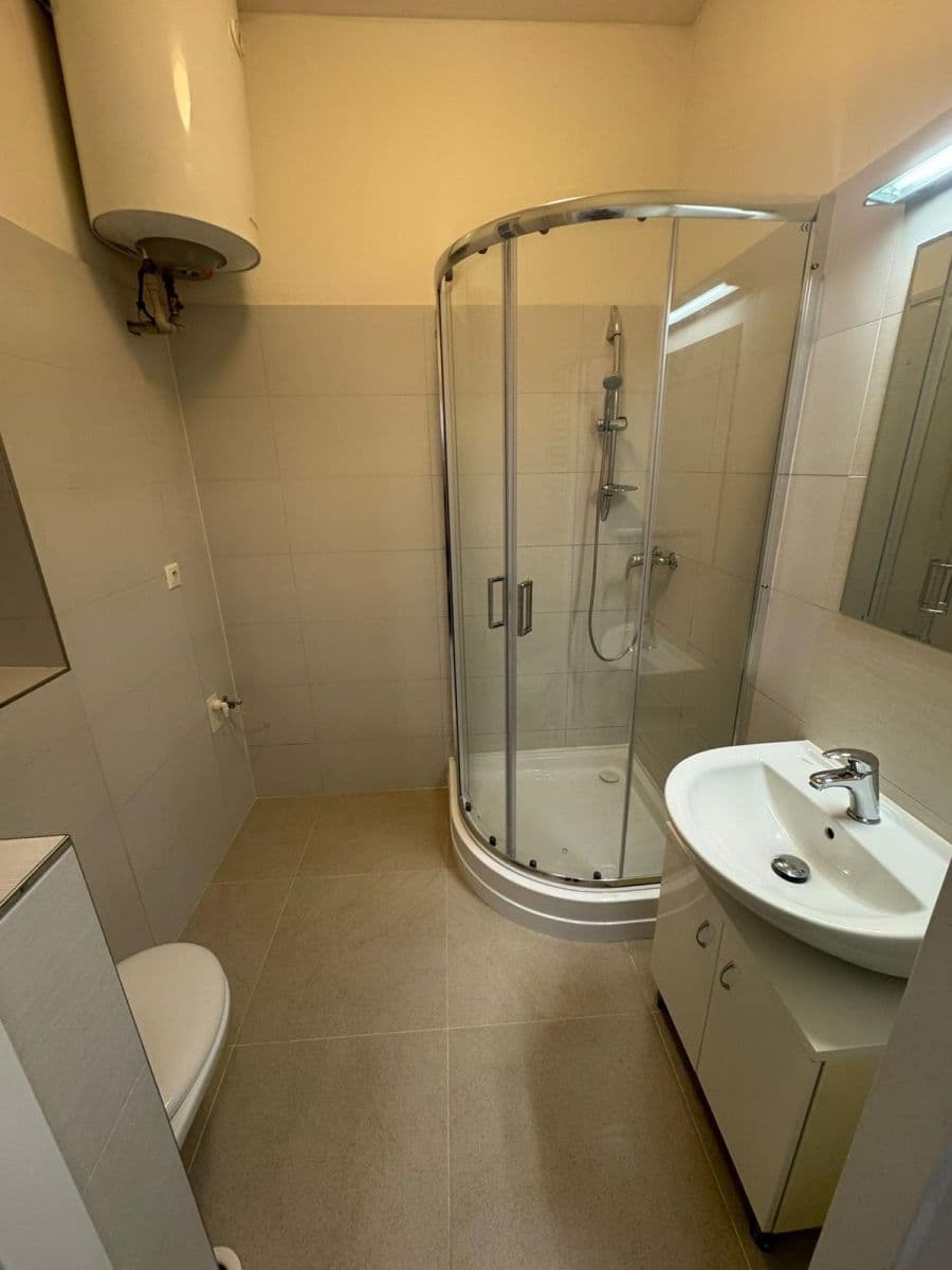 Pronájem bytu 1+kk 25 m², Kovářská, Praha, Praha Pronájem bytu 1+kk 25 m², Kovářská, Praha, Praha