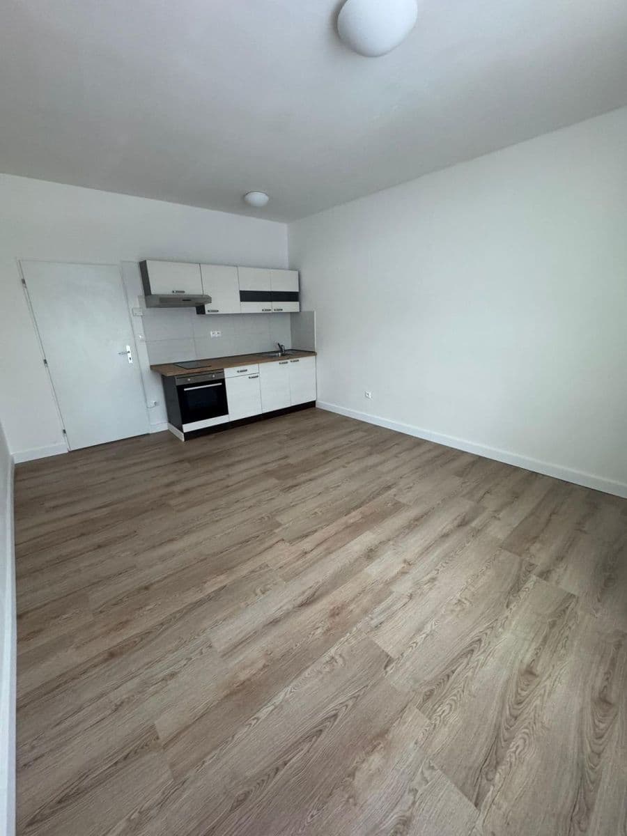 Pronájem bytu 1+kk 25 m², Kovářská, Praha, Praha Pronájem bytu 1+kk 25 m², Kovářská, Praha, Praha