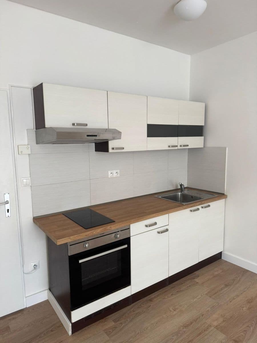Pronájem bytu 1+kk 25 m², Kovářská, Praha, Praha Pronájem bytu 1+kk 25 m², Kovářská, Praha, Praha