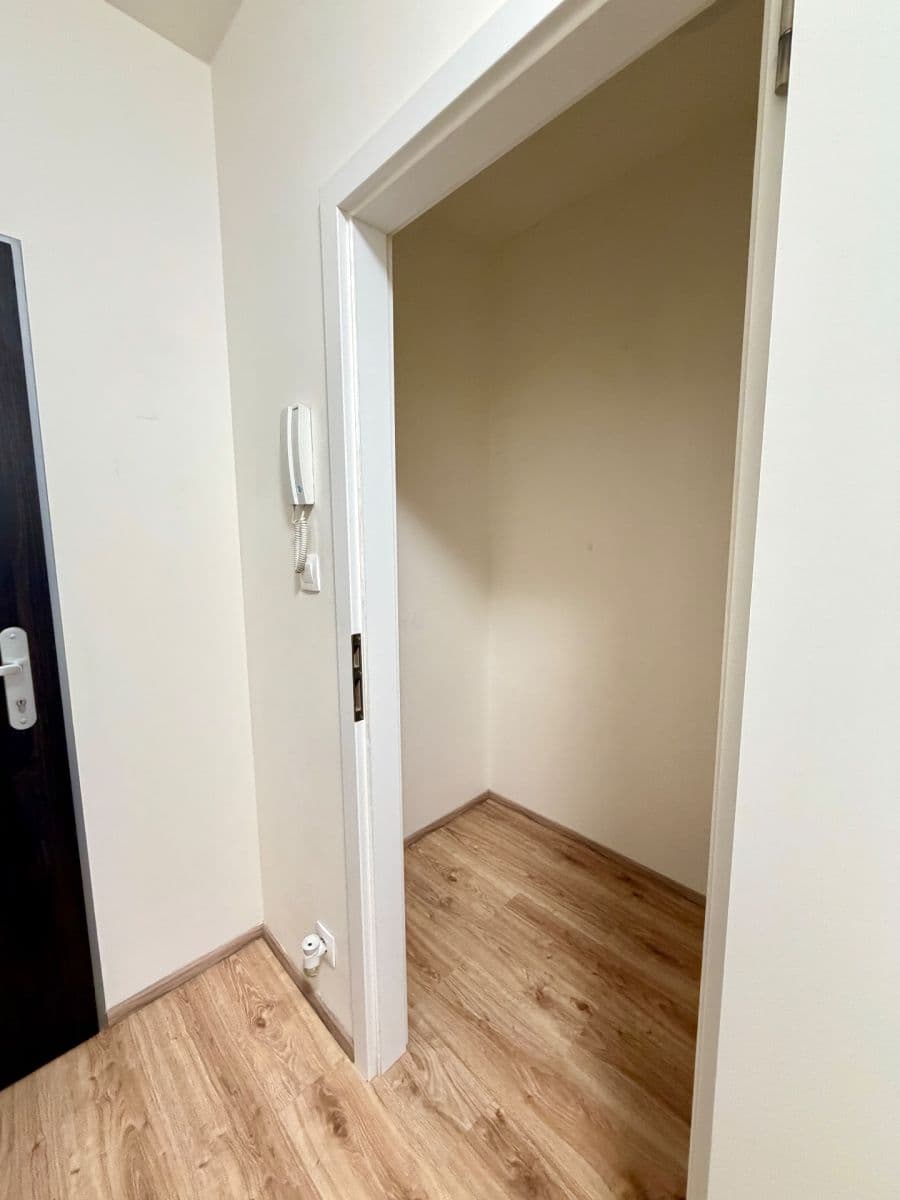 Pronájem bytu 2+kk 55 m², V Zahrádkách, Praha, Praha Pronájem bytu 2+kk 55 m², V Zahrádkách, Praha, Praha