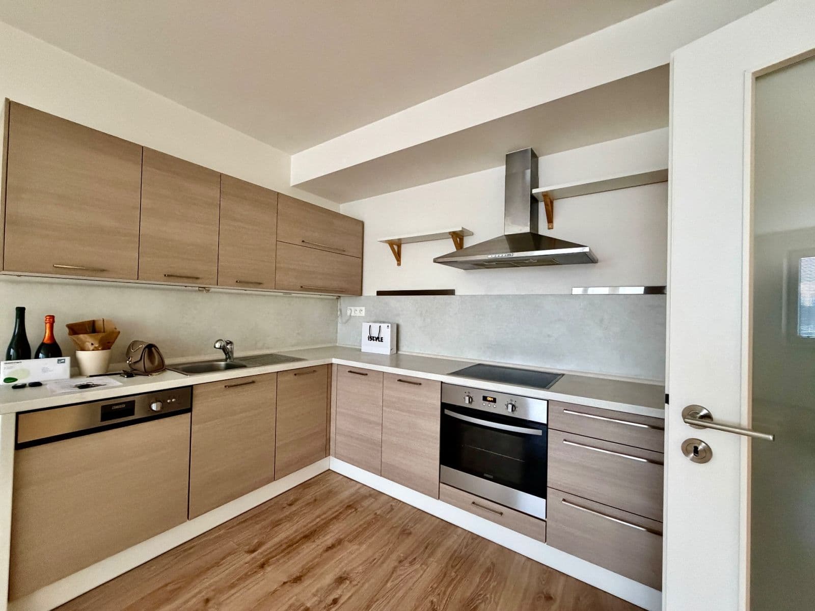 Pronájem bytu 2+kk 55 m², V Zahrádkách, Praha, Praha Pronájem bytu 2+kk 55 m², V Zahrádkách, Praha, Praha