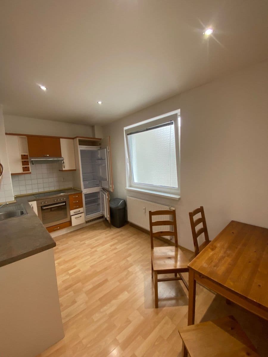 Pronájem bytu 2+1 67 m², náměstí Třebízského, Klecany, Středočeský kraj Pronájem bytu 2+1 67 m², náměstí Třebízského, Klecany, Středočeský kraj