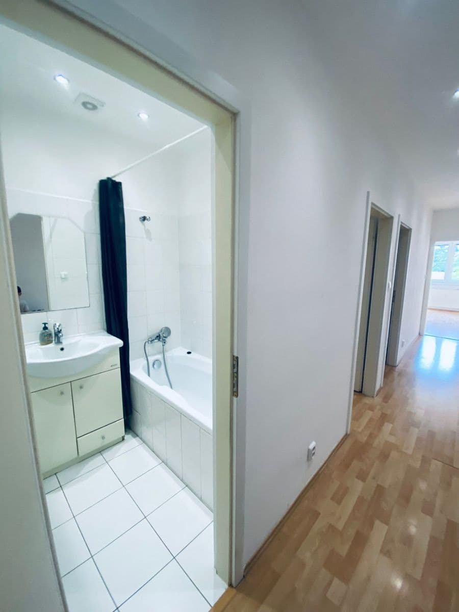 Pronájem bytu 2+1 67 m², náměstí Třebízského, Klecany, Středočeský kraj Pronájem bytu 2+1 67 m², náměstí Třebízského, Klecany, Středočeský kraj