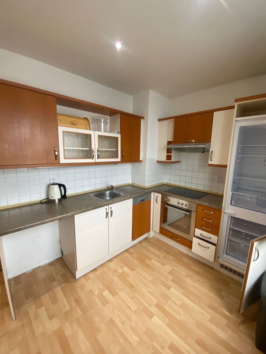 Pronájem bytu 2+1 67 m², náměstí Třebízského, Klecany, Středočeský kraj Pronájem bytu 2+1 67 m², náměstí Třebízského, Klecany, Středočeský kraj