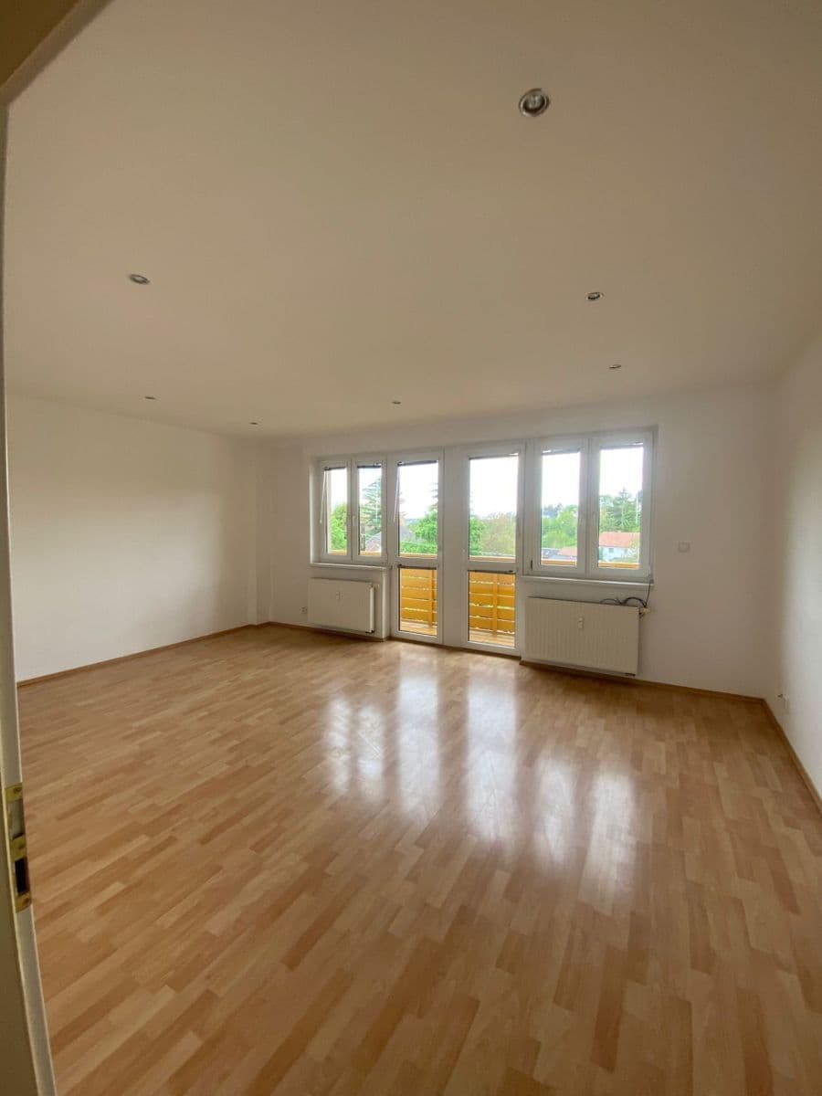 Pronájem bytu 2+1 67 m², náměstí Třebízského, Klecany, Středočeský kraj Pronájem bytu 2+1 67 m², náměstí Třebízského, Klecany, Středočeský kraj