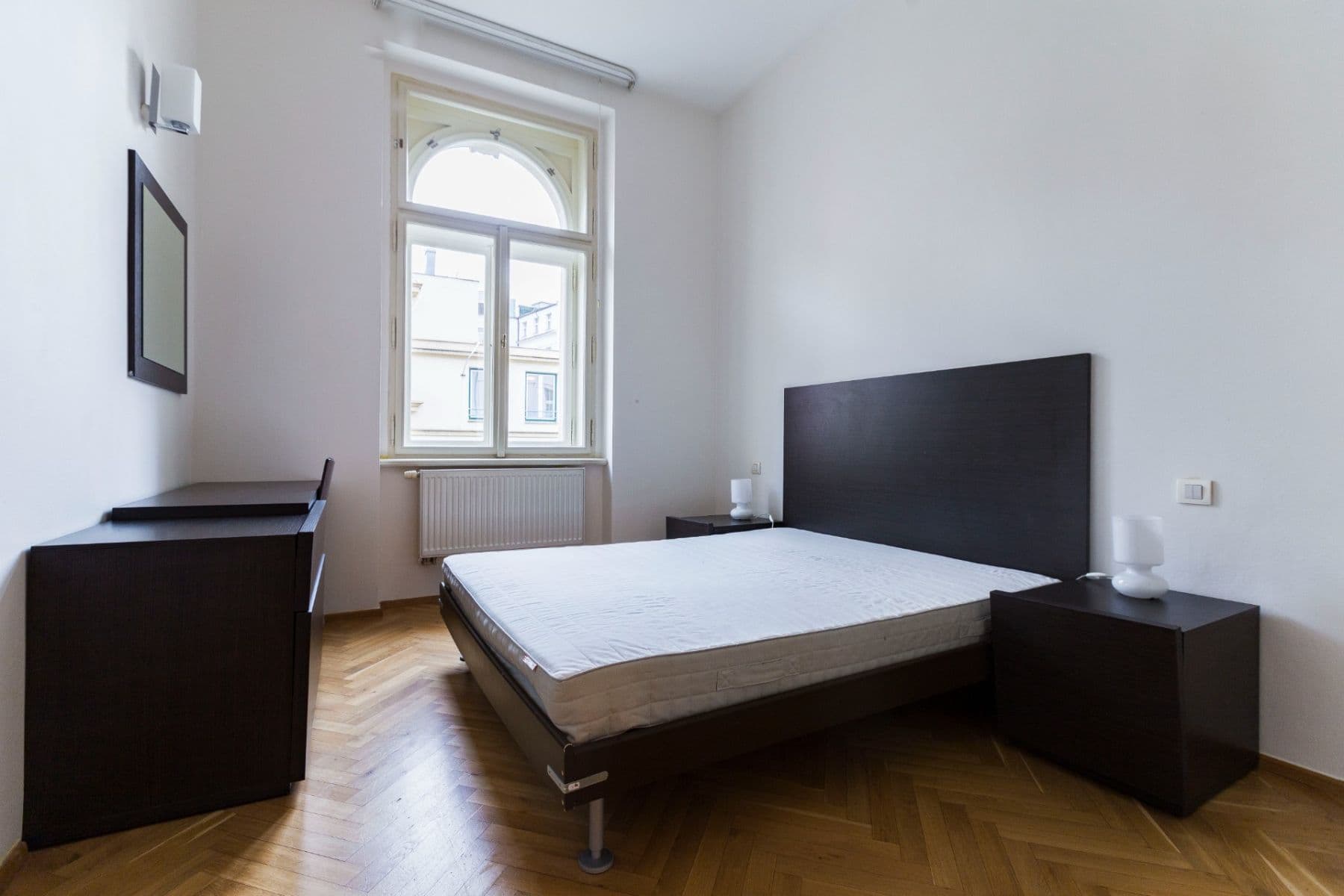 Pronájem bytu 2+kk 49 m², Hálkova, Praha, Praha Pronájem bytu 2+kk 49 m², Hálkova, Praha, Praha