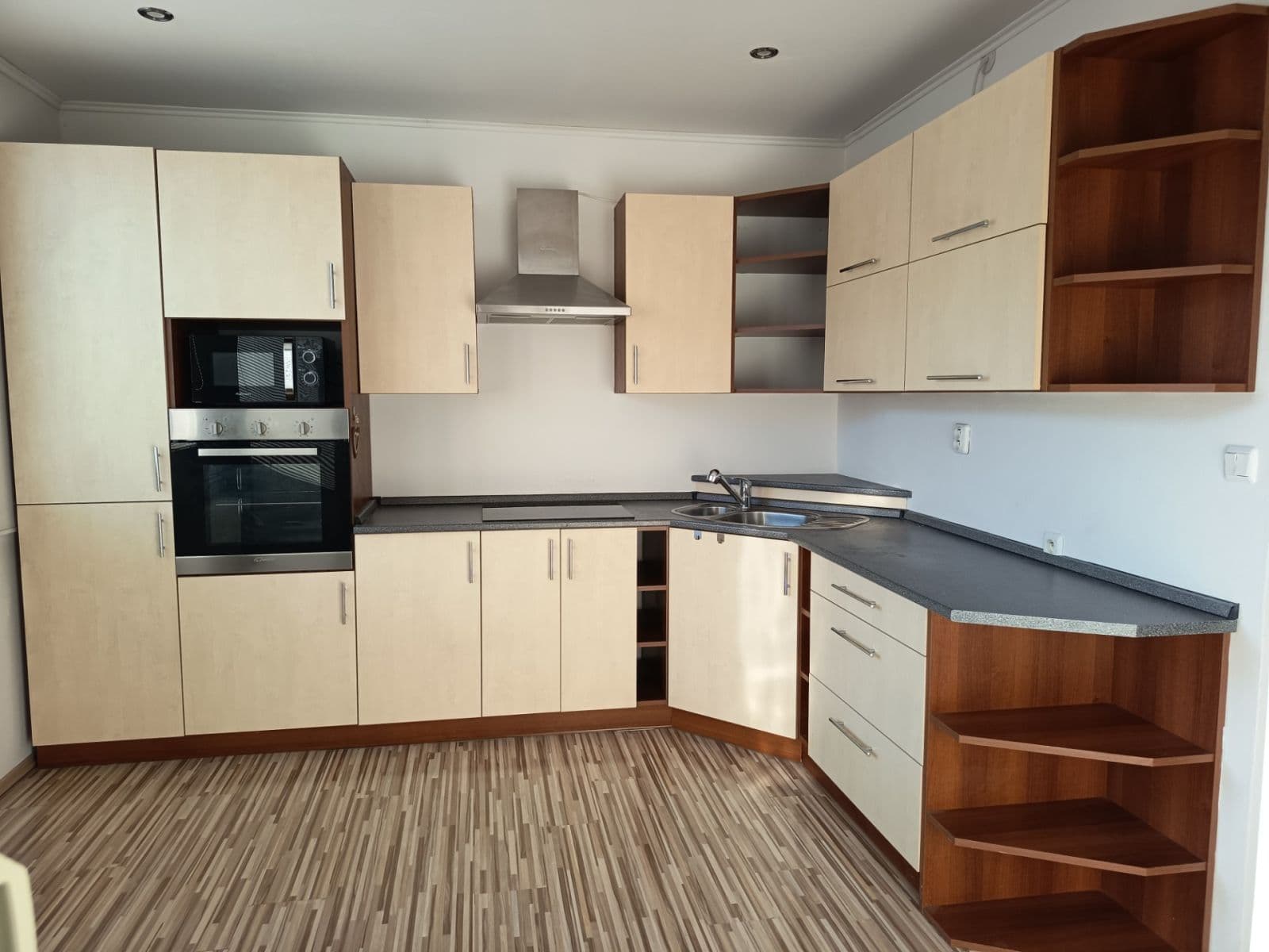 Pronájem bytu 1+1 36 m², Komenského, Chomutov, Ústecký kraj Pronájem bytu 1+1 36 m², Komenského, Chomutov, Ústecký kraj