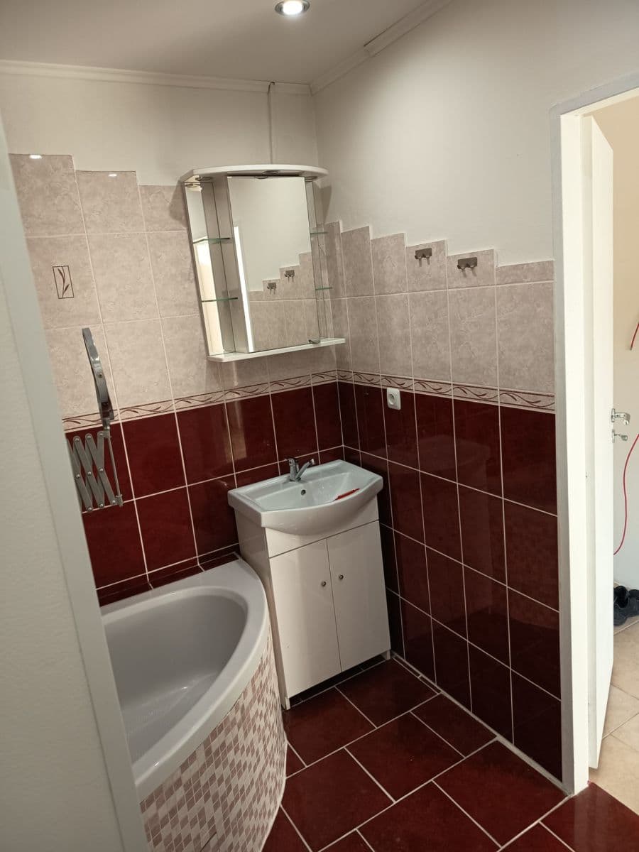 Pronájem bytu 1+1 36 m², Komenského, Chomutov, Ústecký kraj Pronájem bytu 1+1 36 m², Komenského, Chomutov, Ústecký kraj