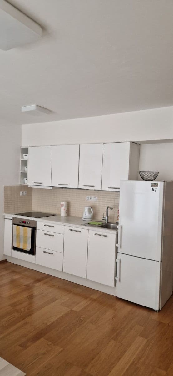 Pronájem bytu 1+kk 36 m², Komunardů, Praha, Praha Pronájem bytu 1+kk 36 m², Komunardů, Praha, Praha