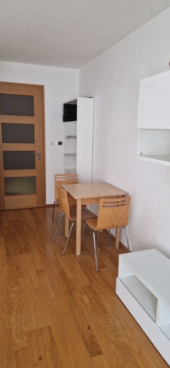 Pronájem bytu 1+kk 36 m², Komunardů, Praha, Praha Pronájem bytu 1+kk 36 m², Komunardů, Praha, Praha
