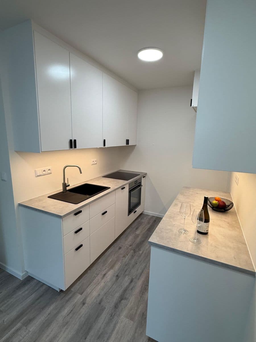 Prodej bytu 2+kk 45 m², Doležalova, Praha, Praha Prodej bytu 2+kk 45 m², Doležalova, Praha, Praha