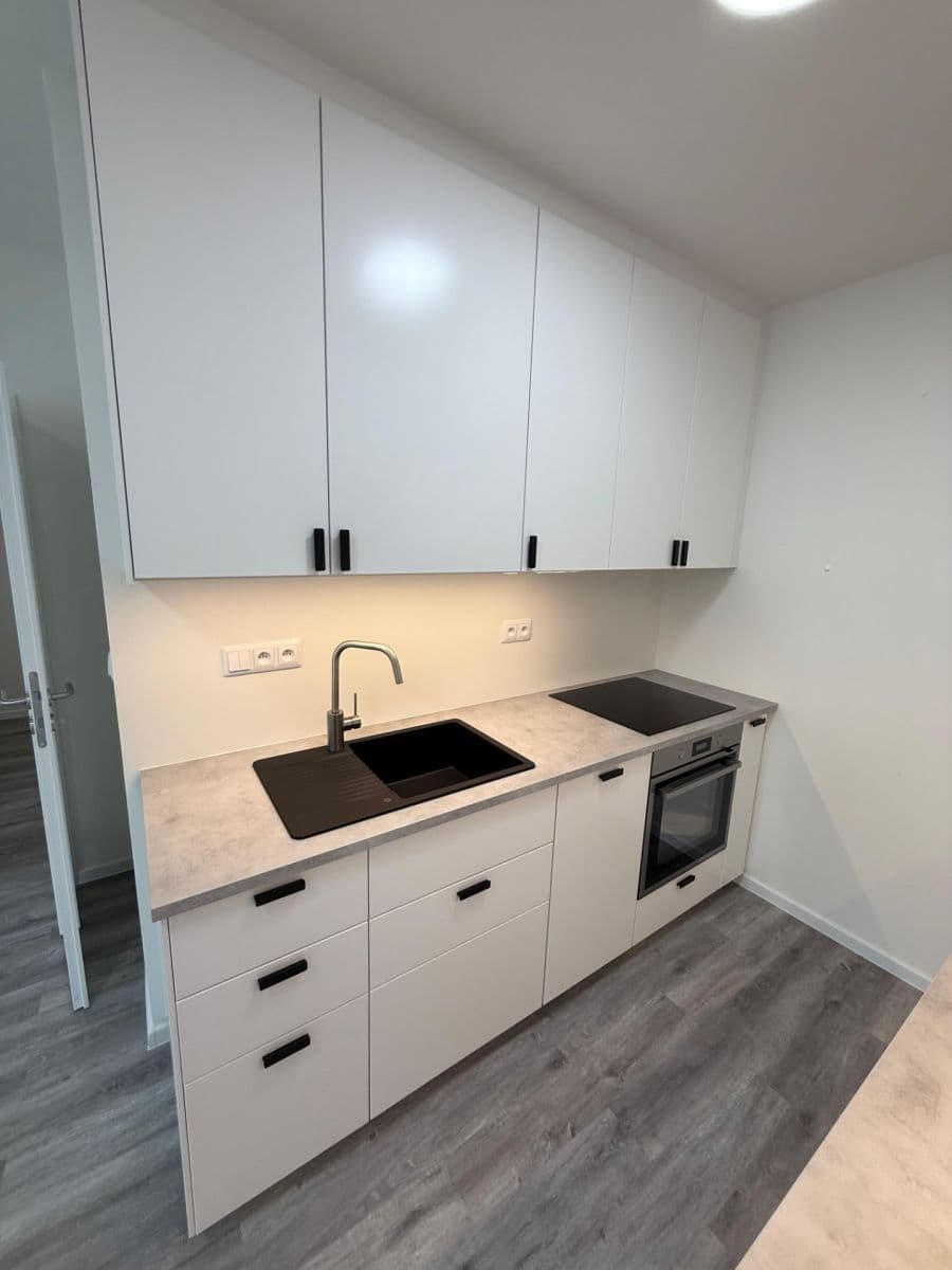 Prodej bytu 2+kk 45 m², Doležalova, Praha, Praha Prodej bytu 2+kk 45 m², Doležalova, Praha, Praha