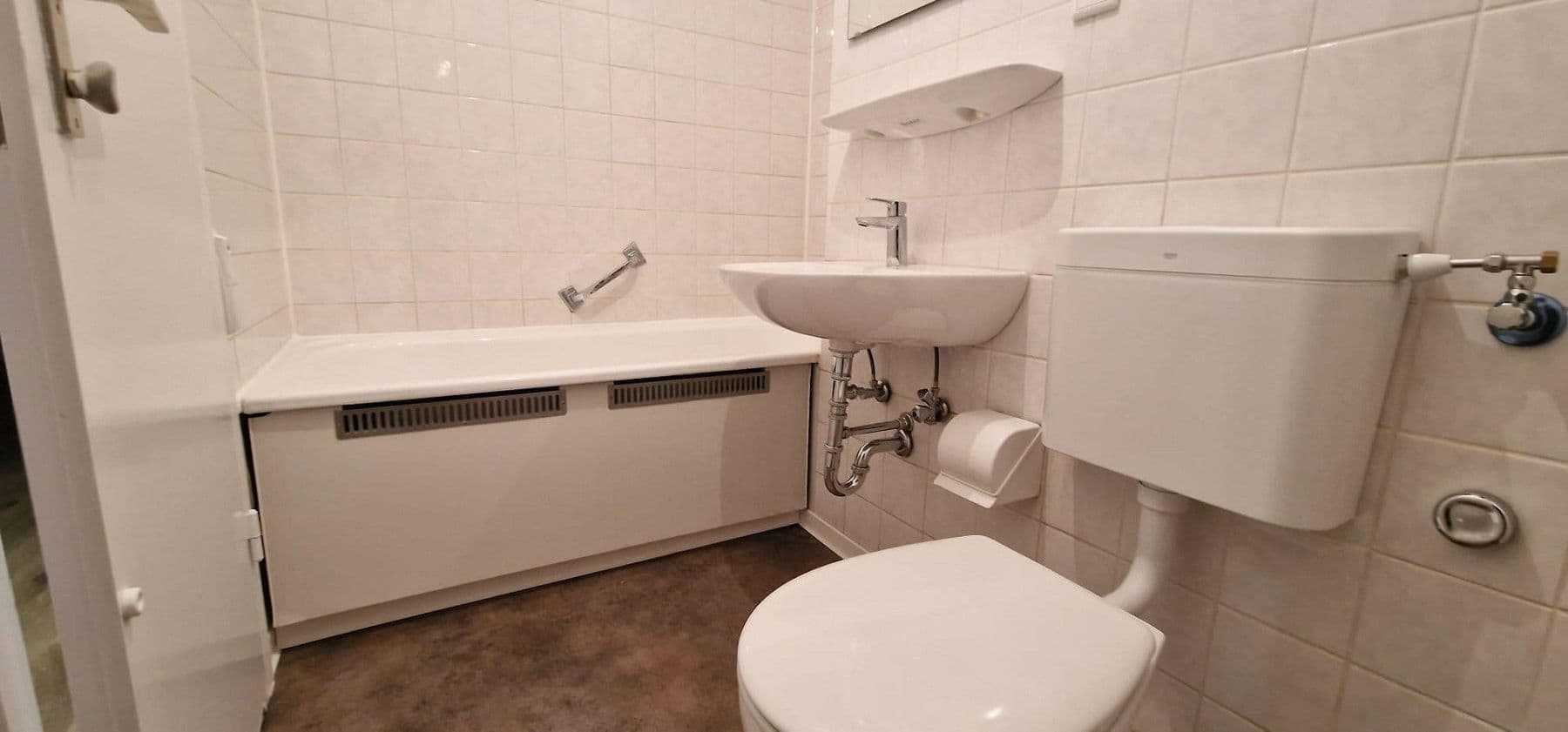 Pronájem bytu 1+1 38 m², Im Mainfeld 42, Frankfurt, Hessen Pronájem bytu 1+1 38 m², Im Mainfeld 42, Frankfurt, Hessen