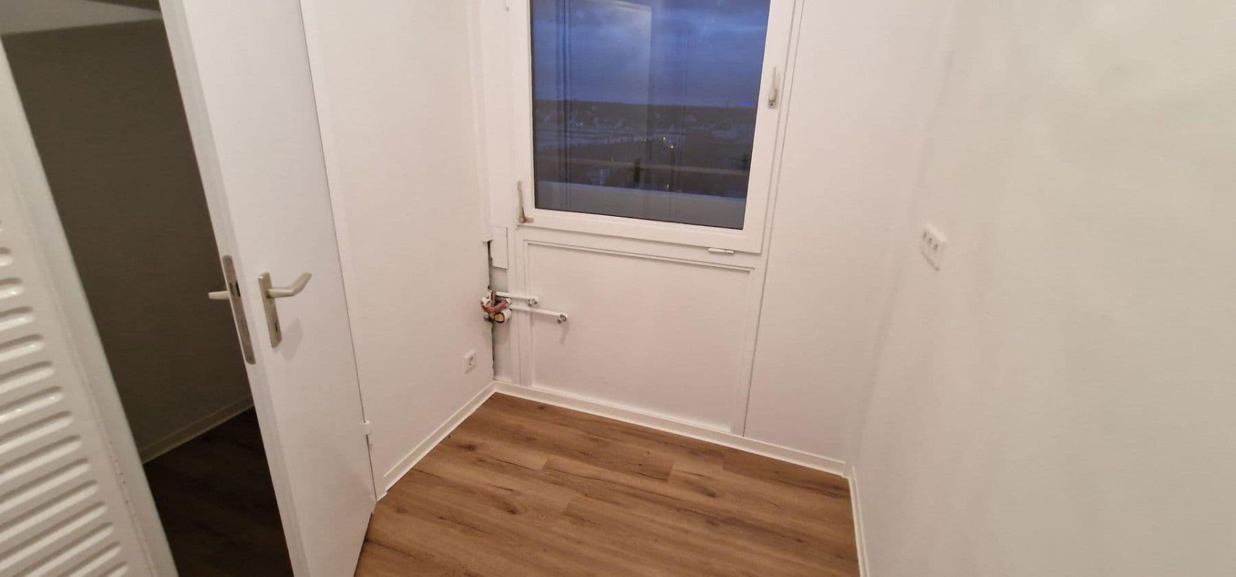 Pronájem bytu 1+1 38 m², Im Mainfeld 42, Frankfurt, Hessen Pronájem bytu 1+1 38 m², Im Mainfeld 42, Frankfurt, Hessen