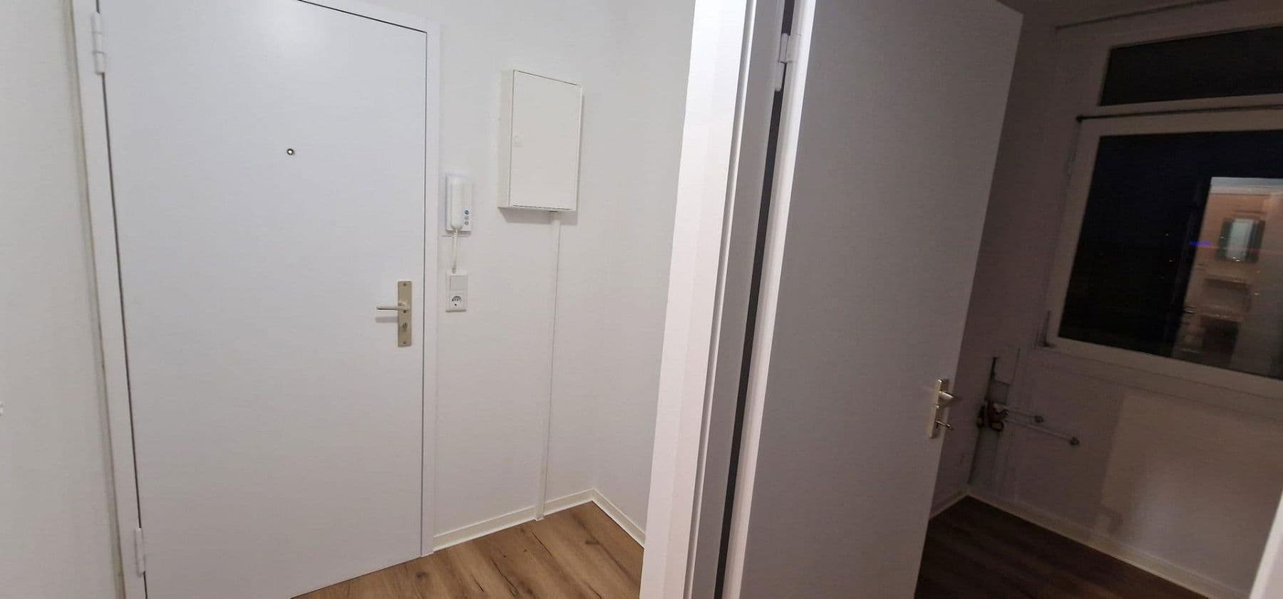 Pronájem bytu 1+1 38 m², Im Mainfeld 42, Frankfurt, Hessen Pronájem bytu 1+1 38 m², Im Mainfeld 42, Frankfurt, Hessen