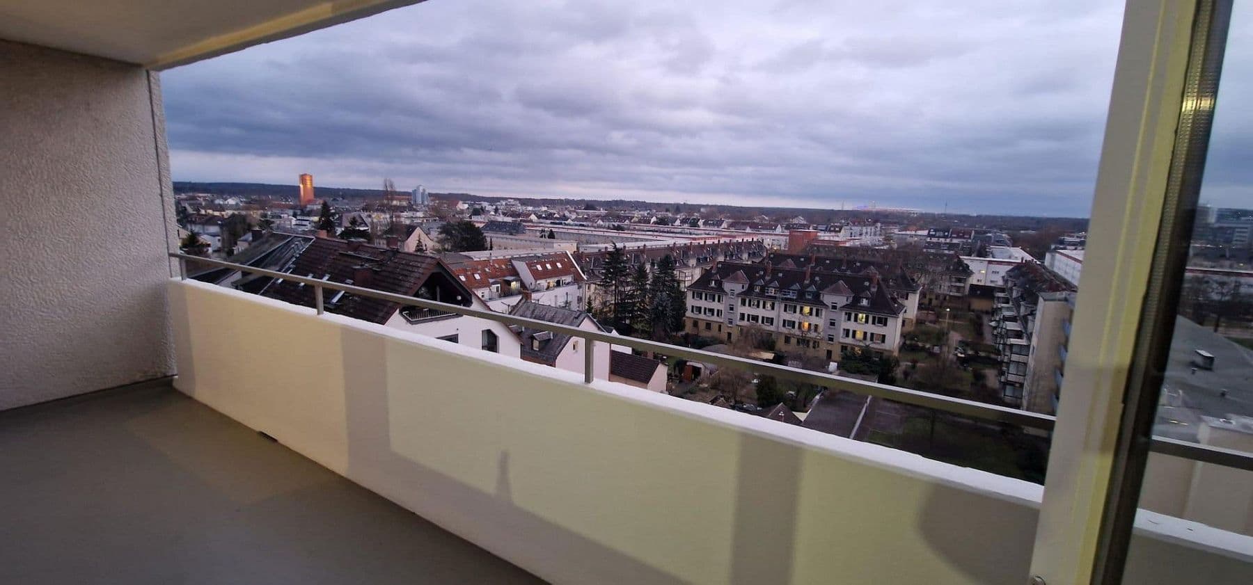 Pronájem bytu 1+1 38 m², Im Mainfeld 42, Frankfurt, Hessen Pronájem bytu 1+1 38 m², Im Mainfeld 42, Frankfurt, Hessen