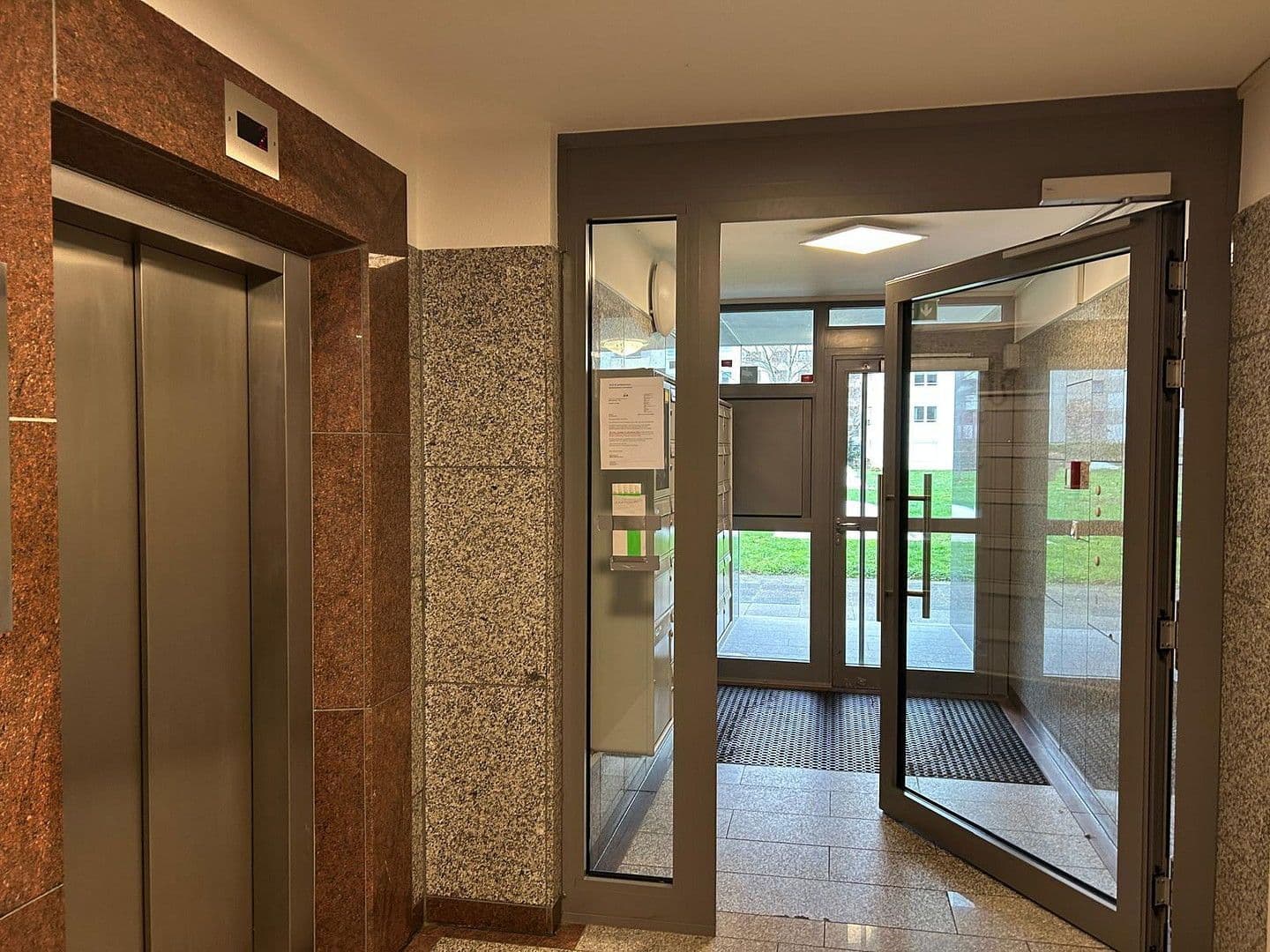 Pronájem bytu 3+1 83 m², Stresemannallee 65, Frankfurt am Main, Hessen Pronájem bytu 3+1 83 m², Stresemannallee 65, Frankfurt am Main, Hessen