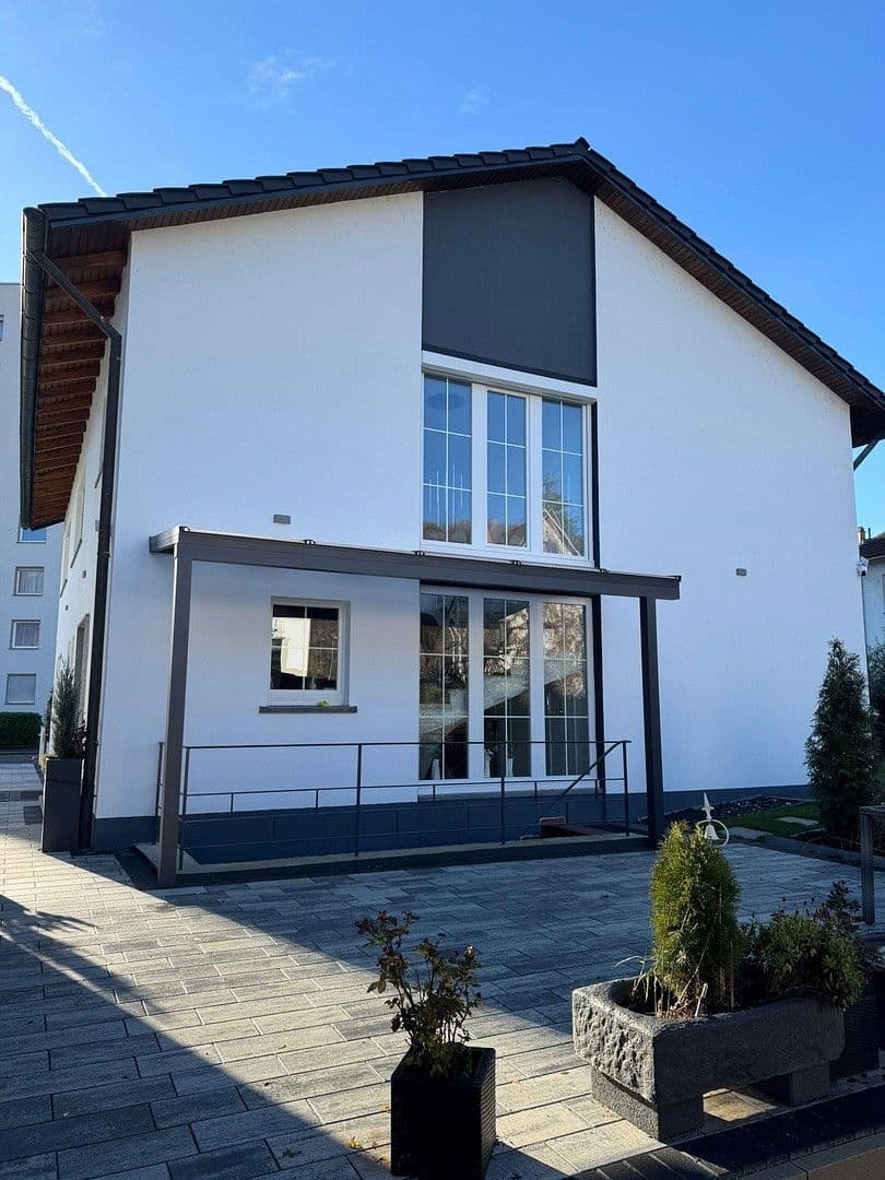 Prodej domu 250 m², pozemek 725 m², Grenzach-Wyhlen, Bádensko-Württembersko Prodej domu 250 m², pozemek 725 m², Grenzach-Wyhlen, Bádensko-Württembersko