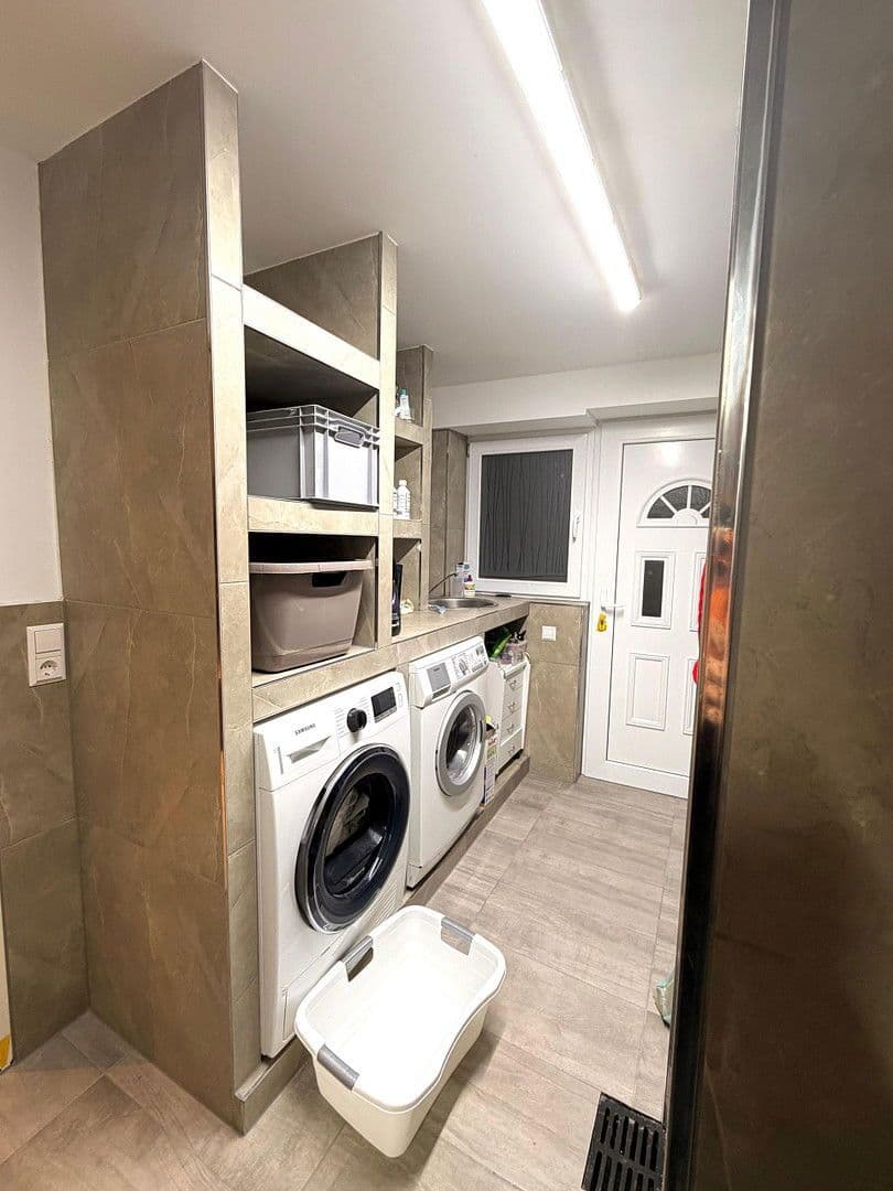 Prodej domu 250 m², pozemek 725 m², Grenzach-Wyhlen, Bádensko-Württembersko Prodej domu 250 m², pozemek 725 m², Grenzach-Wyhlen, Bádensko-Württembersko