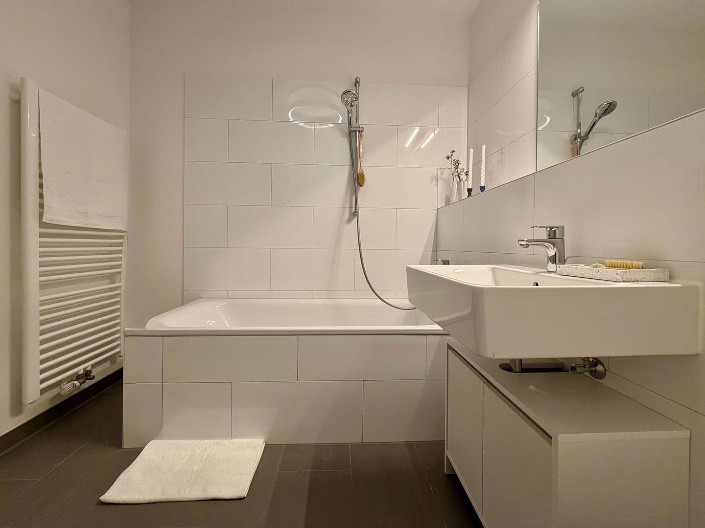 Pronájem bytu 1+1 36 m², Fitzmauricestr. 25, Köln, Severní Porýní-Vestfálsko Pronájem bytu 1+1 36 m², Fitzmauricestr. 25, Köln, Severní Porýní-Vestfálsko