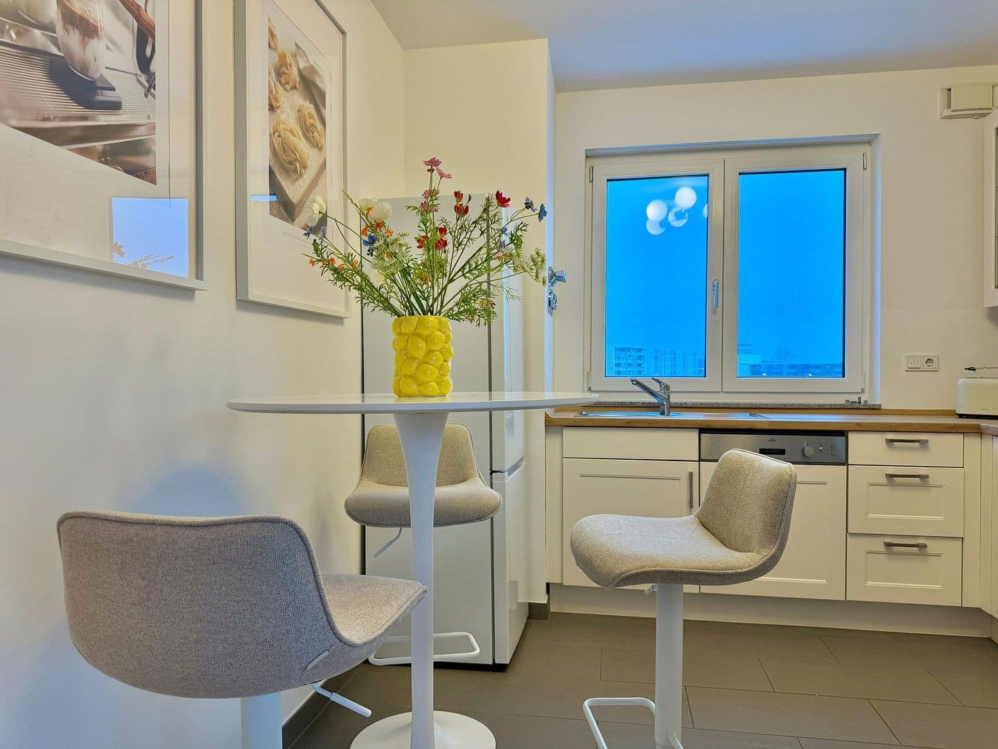 Pronájem bytu 1+1 36 m², Fitzmauricestr. 25, Köln, Severní Porýní-Vestfálsko Pronájem bytu 1+1 36 m², Fitzmauricestr. 25, Köln, Severní Porýní-Vestfálsko