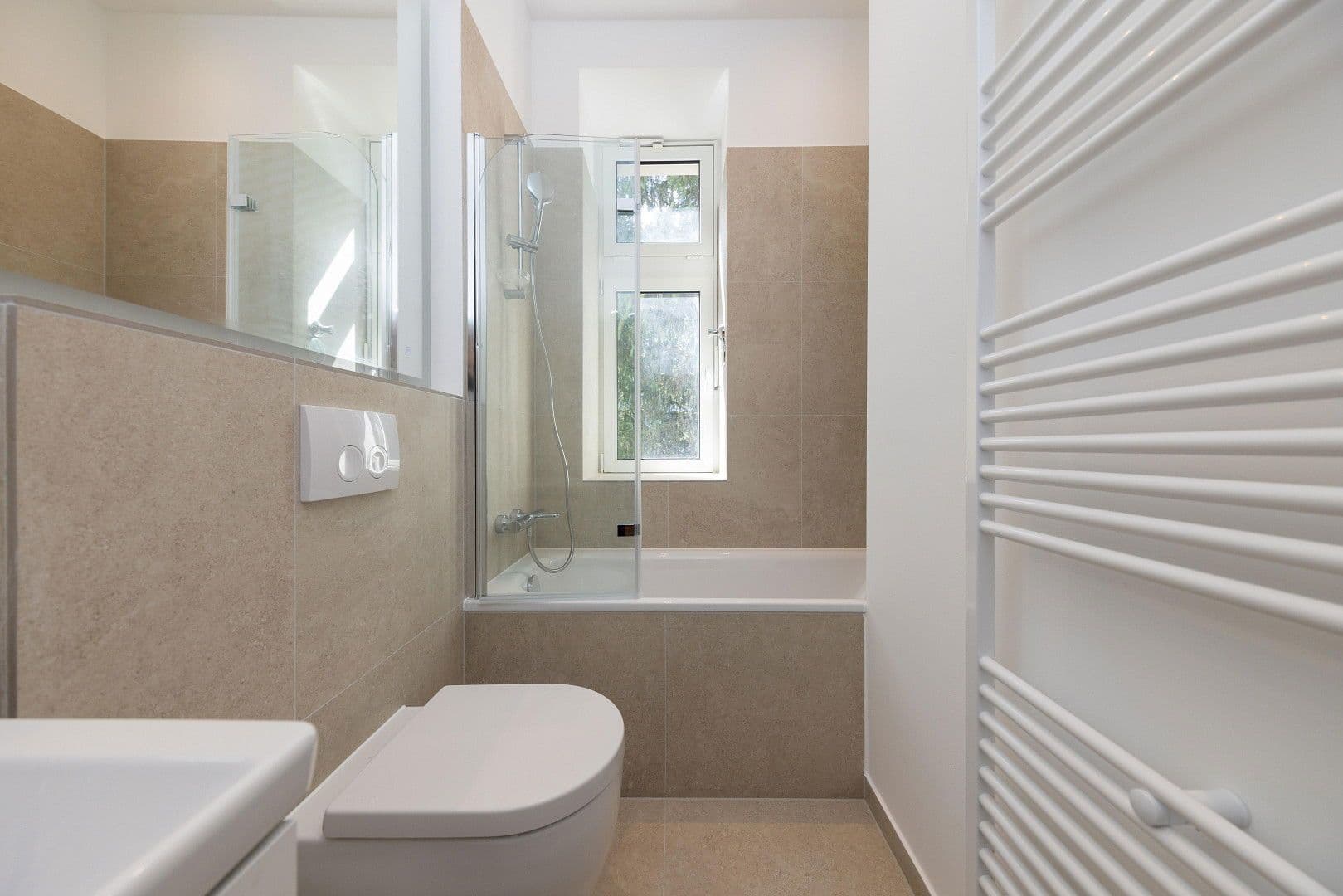 Prodej bytu 5+1 131 m², Unter den Eichen 55, Berlin, Berlín Prodej bytu 5+1 131 m², Unter den Eichen 55, Berlin, Berlín