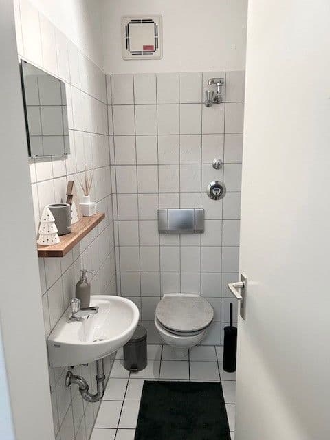 Pronájem bytu 3+1 94 m², Wilhelmstraße 1-5, Neuss, Severní Porýní-Vestfálsko Pronájem bytu 3+1 94 m², Wilhelmstraße 1-5, Neuss, Severní Porýní-Vestfálsko