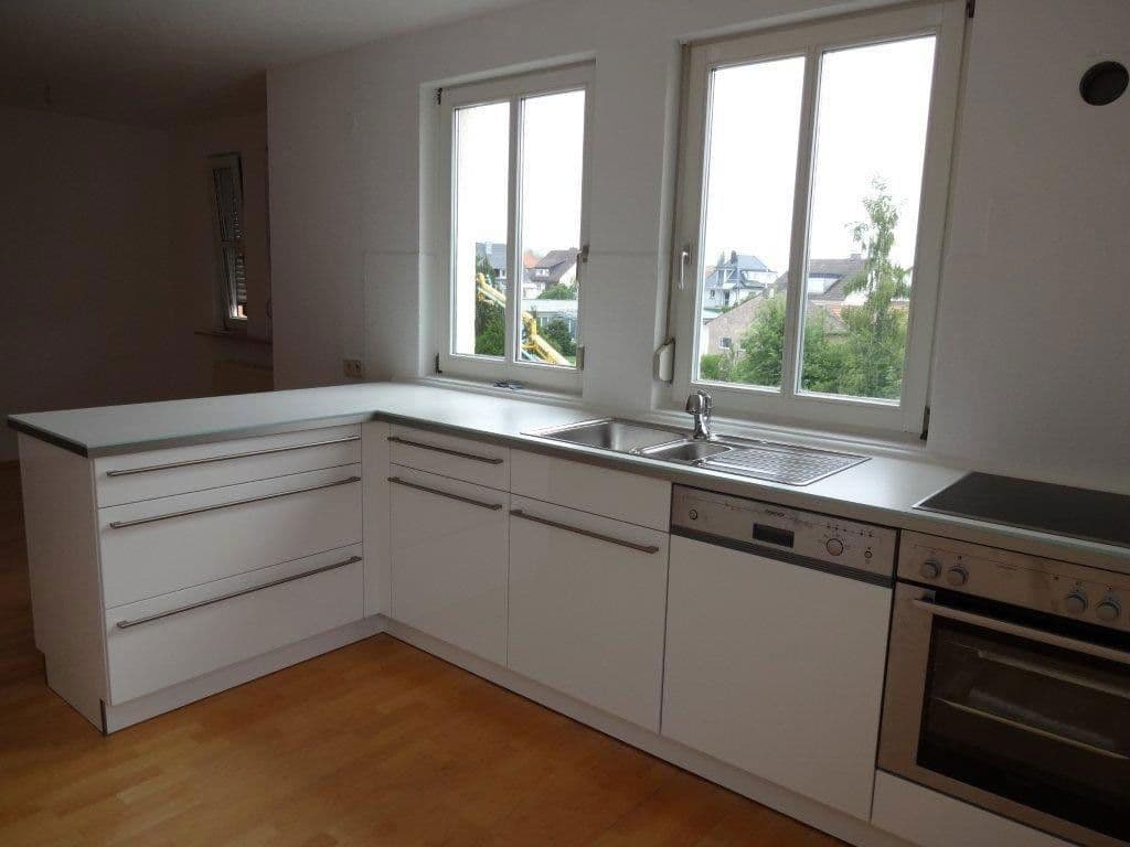 Pronájem bytu 4+kk 170 m², Lehenstr. 25, Donaueschingen, Bádensko-Württembersko Pronájem bytu 4+kk 170 m², Lehenstr. 25, Donaueschingen, Bádensko-Württembersko