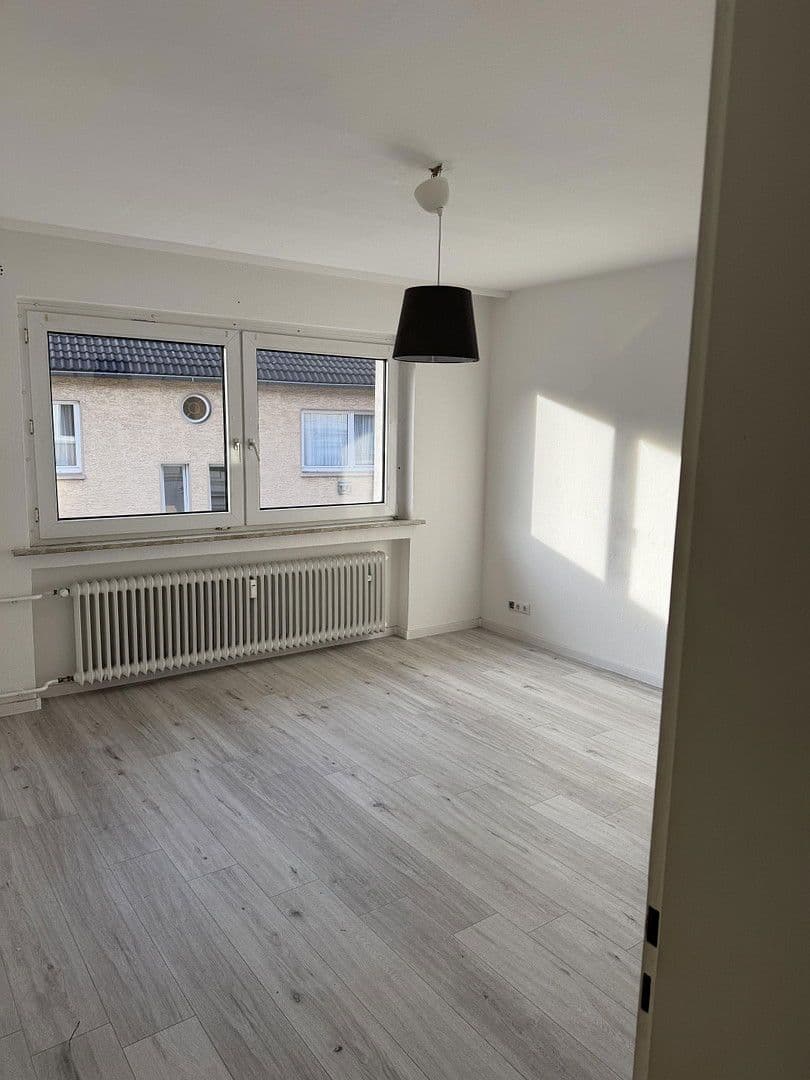 Pronájem bytu 3+1 71 m², Leimbacherstraße 50, Wuppertal, Severní Porýní-Vestfálsko Pronájem bytu 3+1 71 m², Leimbacherstraße 50, Wuppertal, Severní Porýní-Vestfálsko