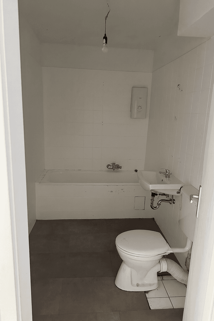 Pronájem bytu 3+1 71 m², Leimbacherstraße 50, Wuppertal, Severní Porýní-Vestfálsko Pronájem bytu 3+1 71 m², Leimbacherstraße 50, Wuppertal, Severní Porýní-Vestfálsko