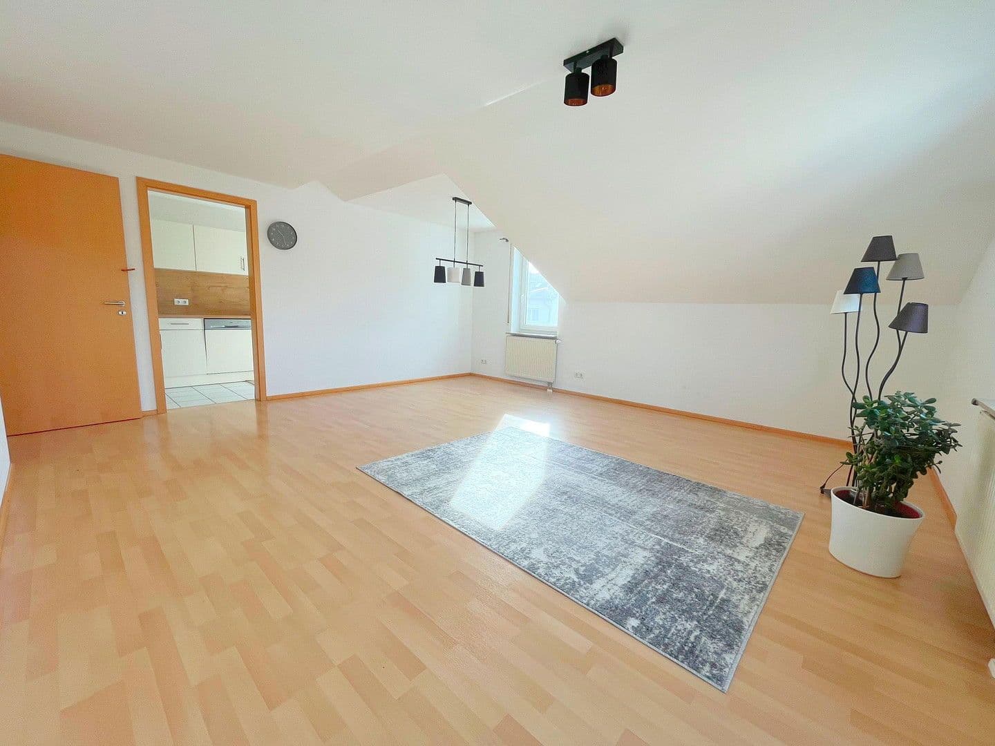 Pronájem bytu 3+kk 103 m², Pforzheim, Bádensko-Württembersko Pronájem bytu 3+kk 103 m², Pforzheim, Bádensko-Württembersko