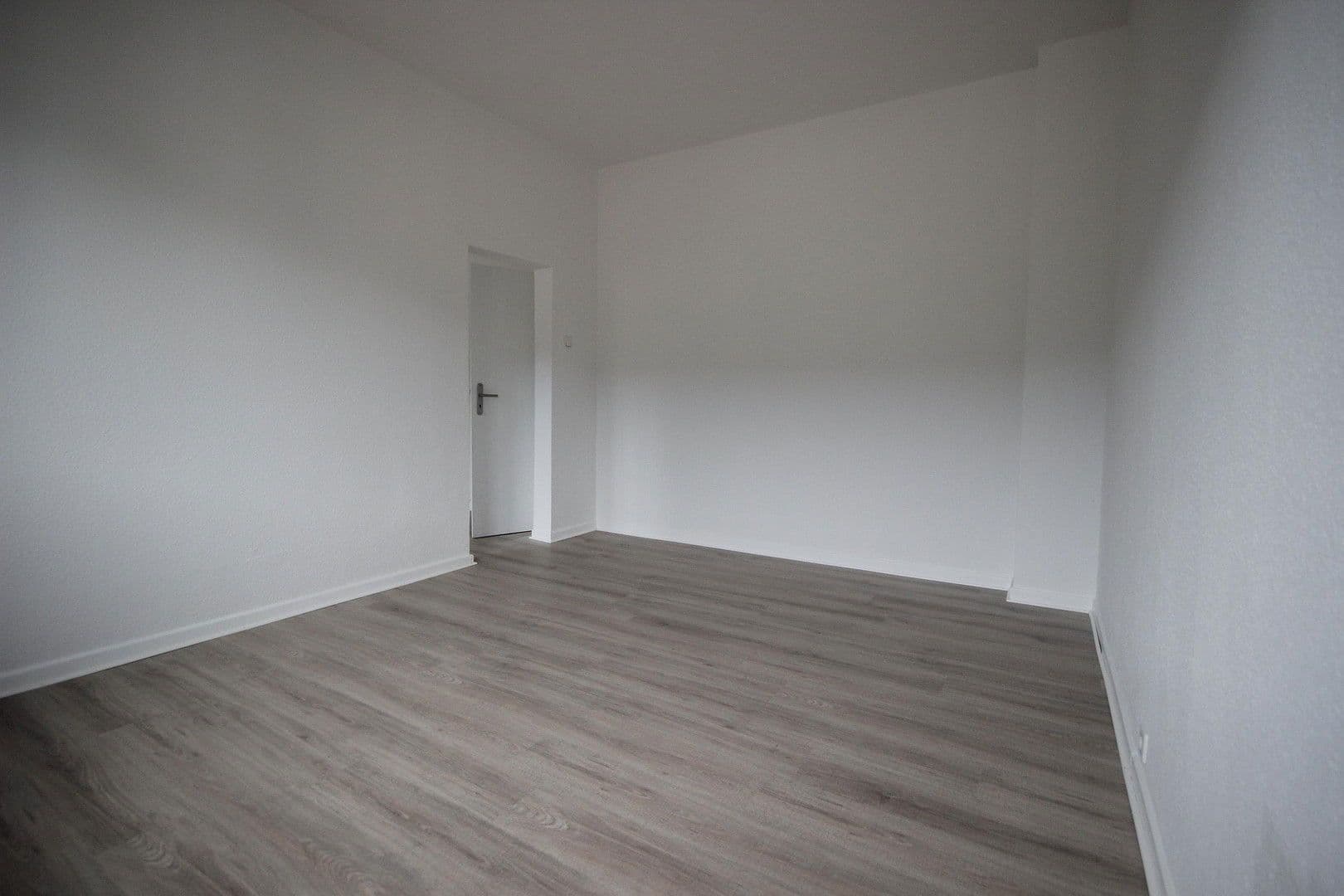 Pronájem bytu 3+1 62 m², Wanheimer Str. 13, Duisburg, Severní Porýní-Vestfálsko Pronájem bytu 3+1 62 m², Wanheimer Str. 13, Duisburg, Severní Porýní-Vestfálsko