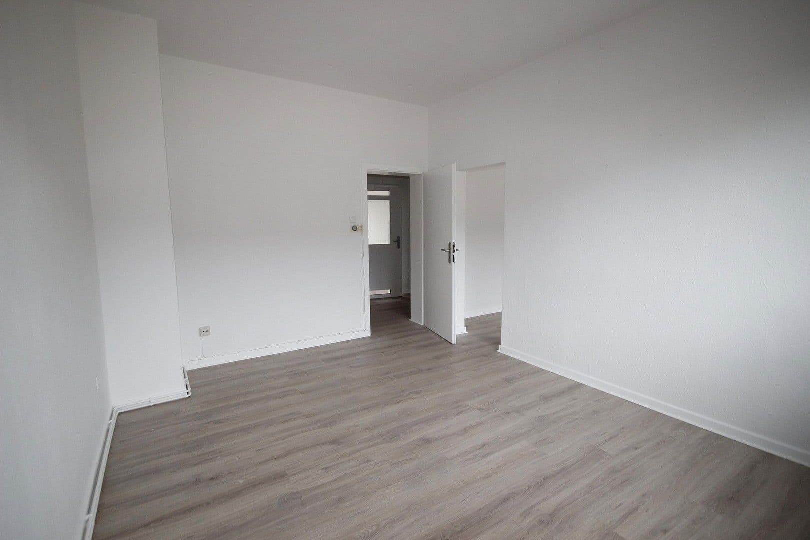 Pronájem bytu 3+1 62 m², Wanheimer Str. 13, Duisburg, Severní Porýní-Vestfálsko Pronájem bytu 3+1 62 m², Wanheimer Str. 13, Duisburg, Severní Porýní-Vestfálsko