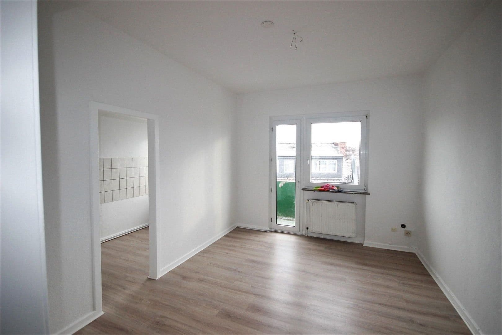Pronájem bytu 3+1 62 m², Wanheimer Str. 13, Duisburg, Severní Porýní-Vestfálsko Pronájem bytu 3+1 62 m², Wanheimer Str. 13, Duisburg, Severní Porýní-Vestfálsko