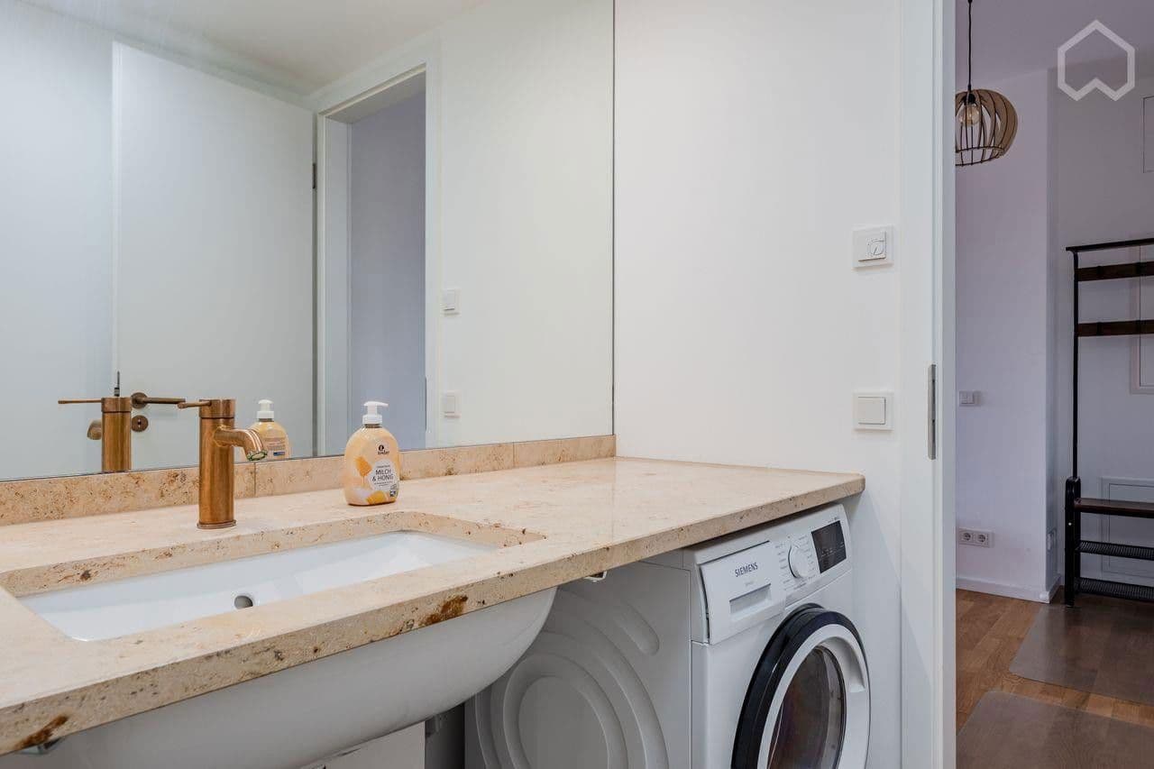 Pronájem bytu 2+1 60 m², Muelenstrasse, Berlin, Berlín Pronájem bytu 2+1 60 m², Muelenstrasse, Berlin, Berlín