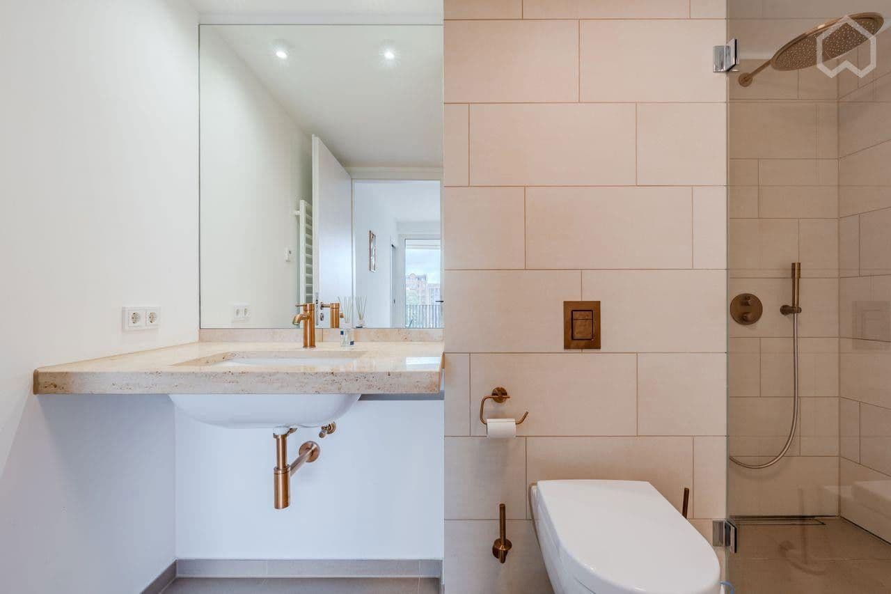 Pronájem bytu 2+1 60 m², Muelenstrasse, Berlin, Berlín Pronájem bytu 2+1 60 m², Muelenstrasse, Berlin, Berlín