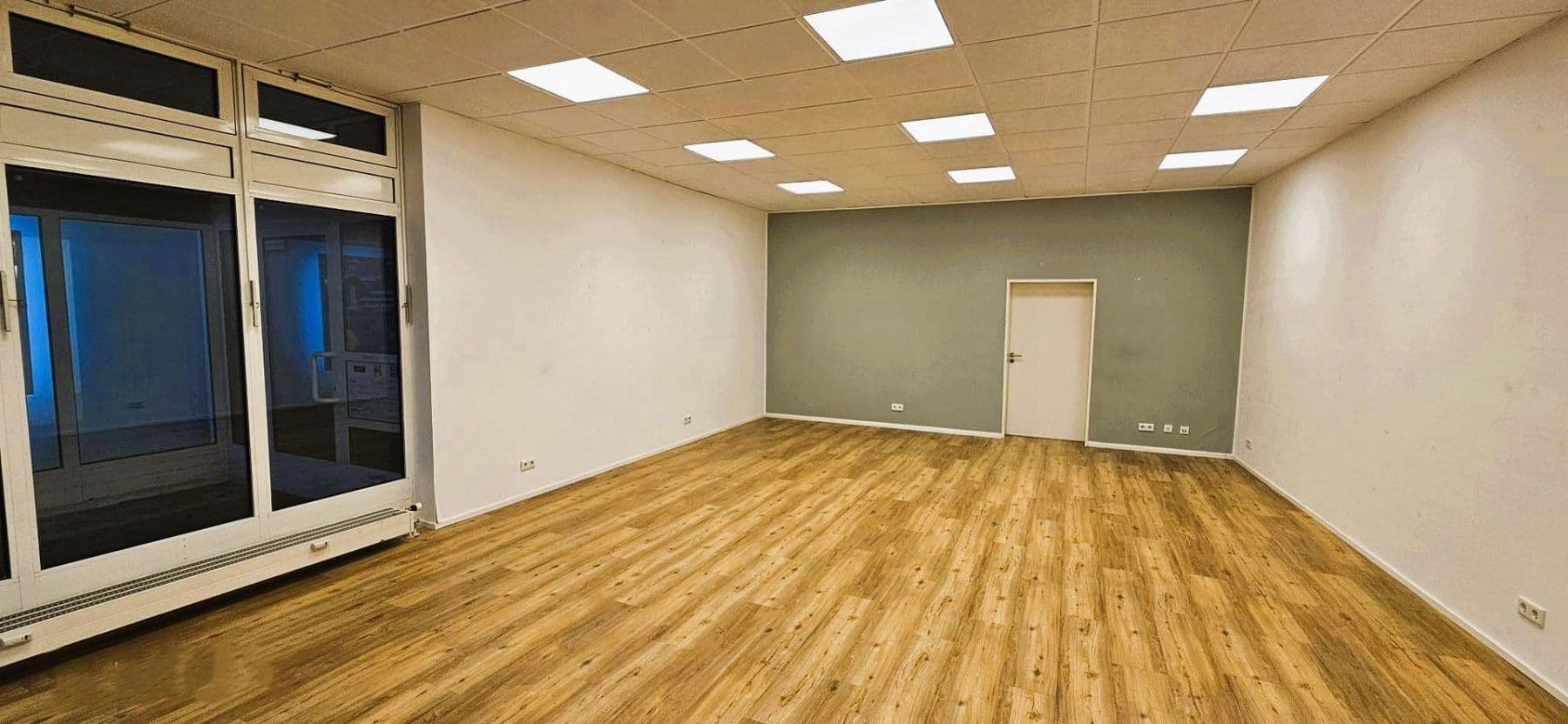 Pronájem nebytového prostoru 64 m², Ratingen, Severní Porýní-Vestfálsko Pronájem nebytového prostoru 64 m², Ratingen, Severní Porýní-Vestfálsko