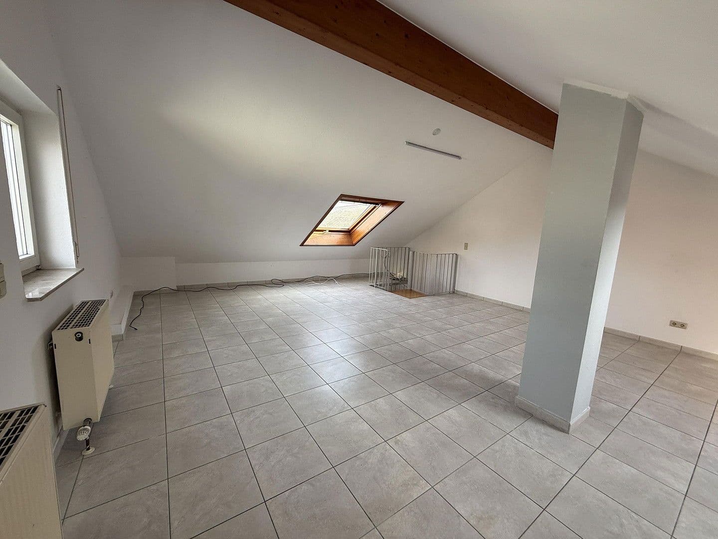 Pronájem bytu 3+1 95 m², Cleebronn, Bádensko-Württembersko Pronájem bytu 3+1 95 m², Cleebronn, Bádensko-Württembersko