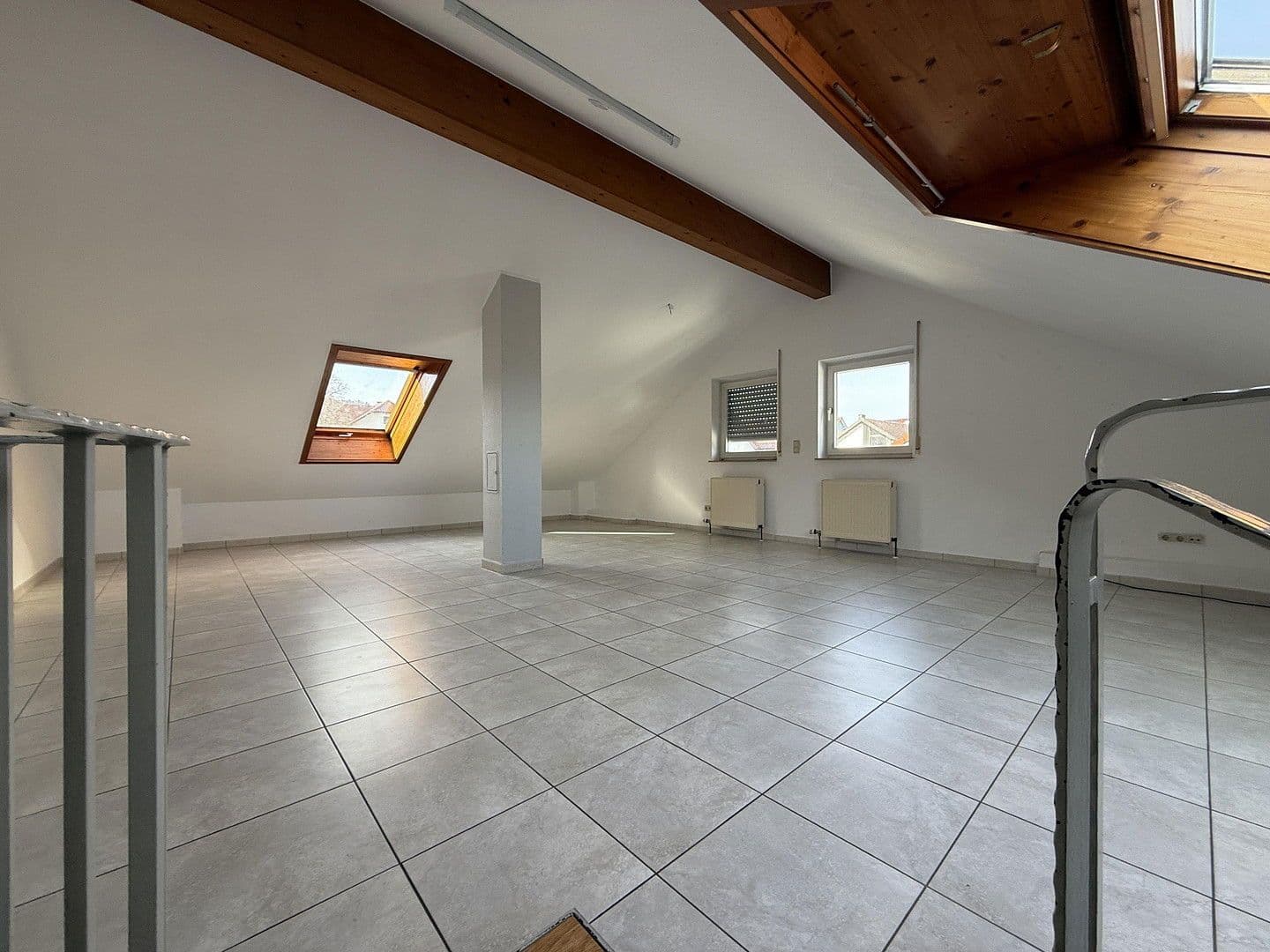 Pronájem bytu 3+1 95 m², Cleebronn, Bádensko-Württembersko Pronájem bytu 3+1 95 m², Cleebronn, Bádensko-Württembersko