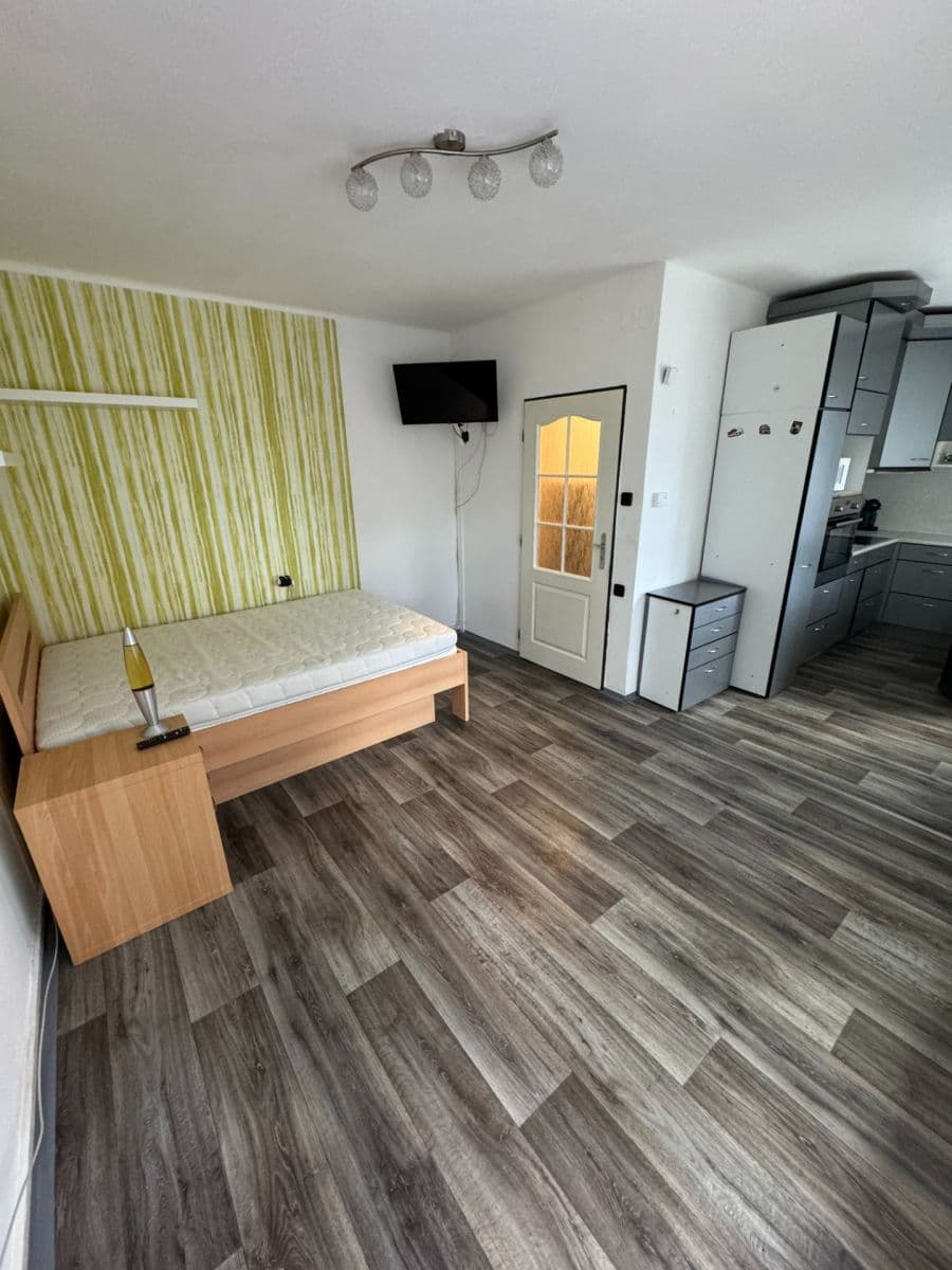 Pronájem bytu Garsoniéra 29 m², 1. máje, Uhlířské Janovice, Středočeský kraj Pronájem bytu Garsoniéra 29 m², 1. máje, Uhlířské Janovice, Středočeský kraj