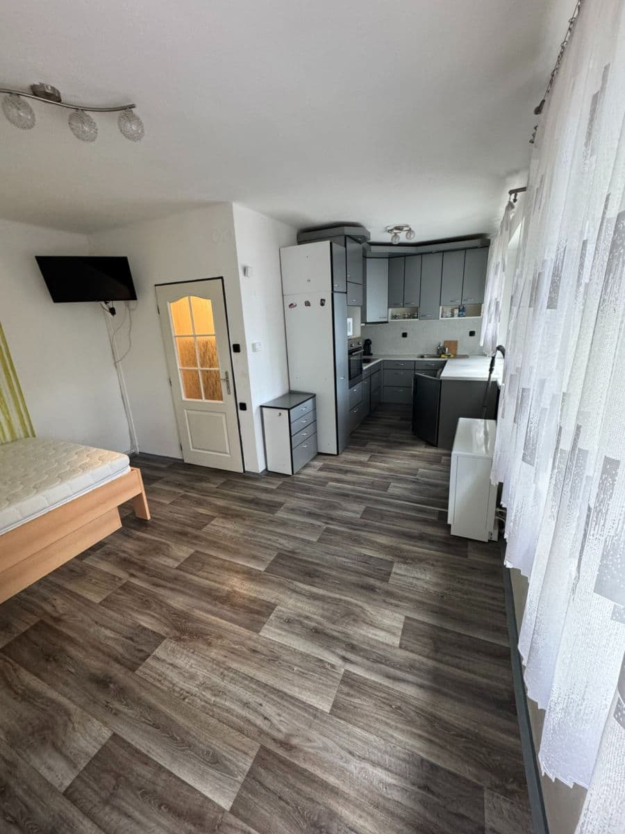 Pronájem bytu Garsoniéra 29 m², 1. máje, Uhlířské Janovice, Středočeský kraj Pronájem bytu Garsoniéra 29 m², 1. máje, Uhlířské Janovice, Středočeský kraj