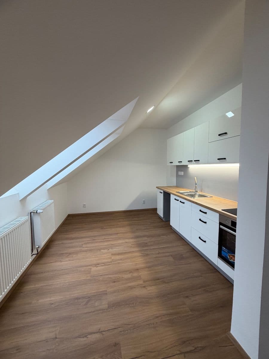 Pronájem bytu 3+1 104 m², Masarykova třída, Teplice, Ústecký kraj Pronájem bytu 3+1 104 m², Masarykova třída, Teplice, Ústecký kraj