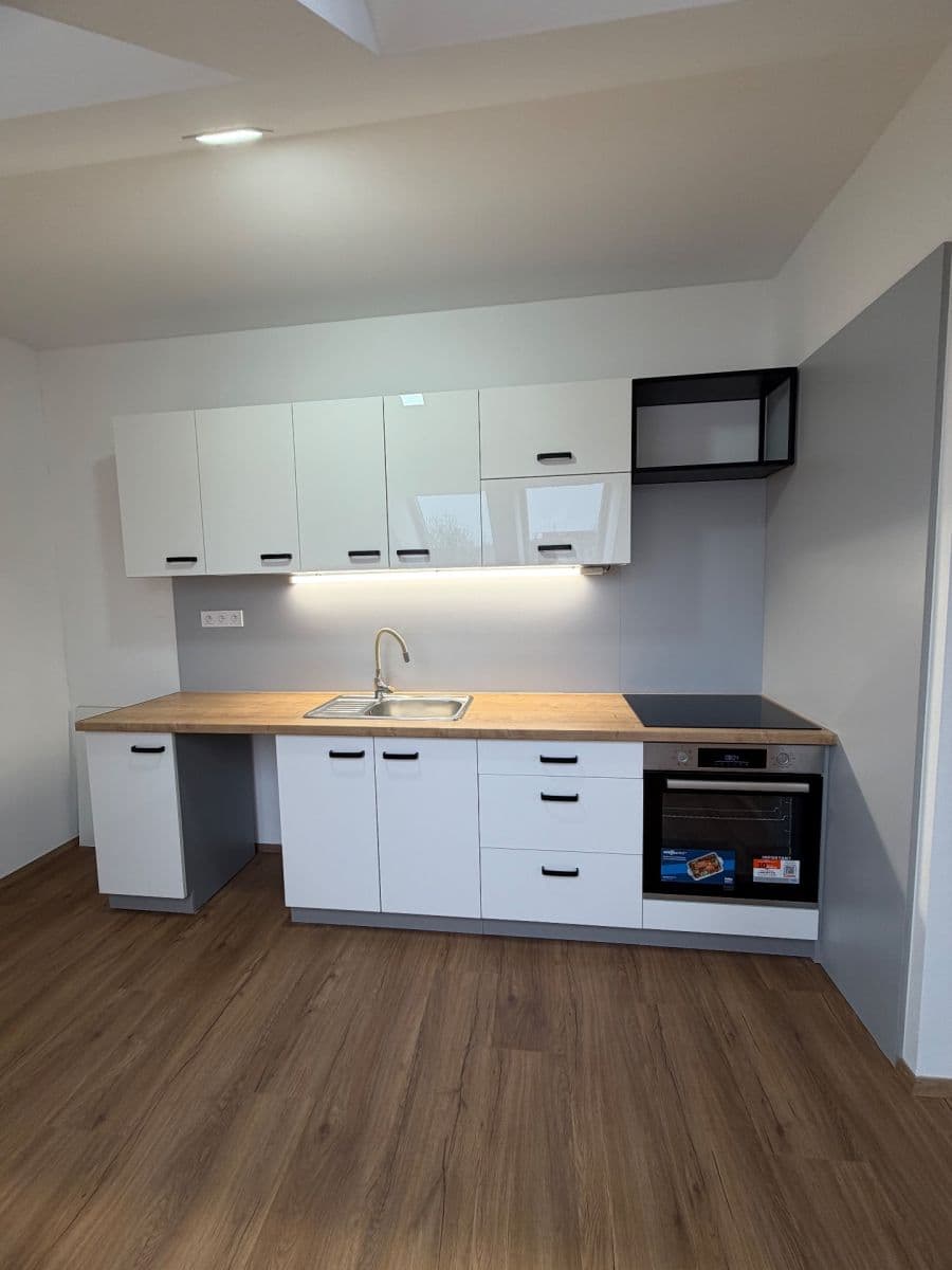 Pronájem bytu 3+1 104 m², Masarykova třída, Teplice, Ústecký kraj Pronájem bytu 3+1 104 m², Masarykova třída, Teplice, Ústecký kraj