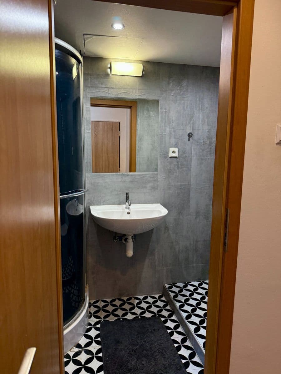 Pronájem bytu 1+1 44 m², Husitská, Praha, Praha Pronájem bytu 1+1 44 m², Husitská, Praha, Praha