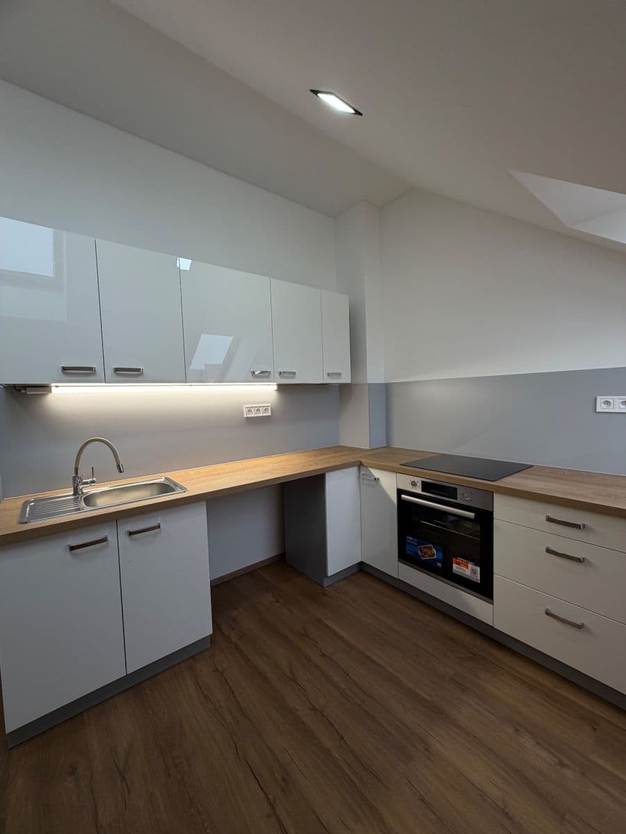 Pronájem bytu 2+1 86 m², Masarykova třída, Teplice, Ústecký kraj Pronájem bytu 2+1 86 m², Masarykova třída, Teplice, Ústecký kraj