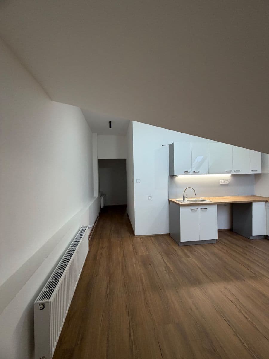 Pronájem bytu 2+1 86 m², Masarykova třída, Teplice, Ústecký kraj Pronájem bytu 2+1 86 m², Masarykova třída, Teplice, Ústecký kraj