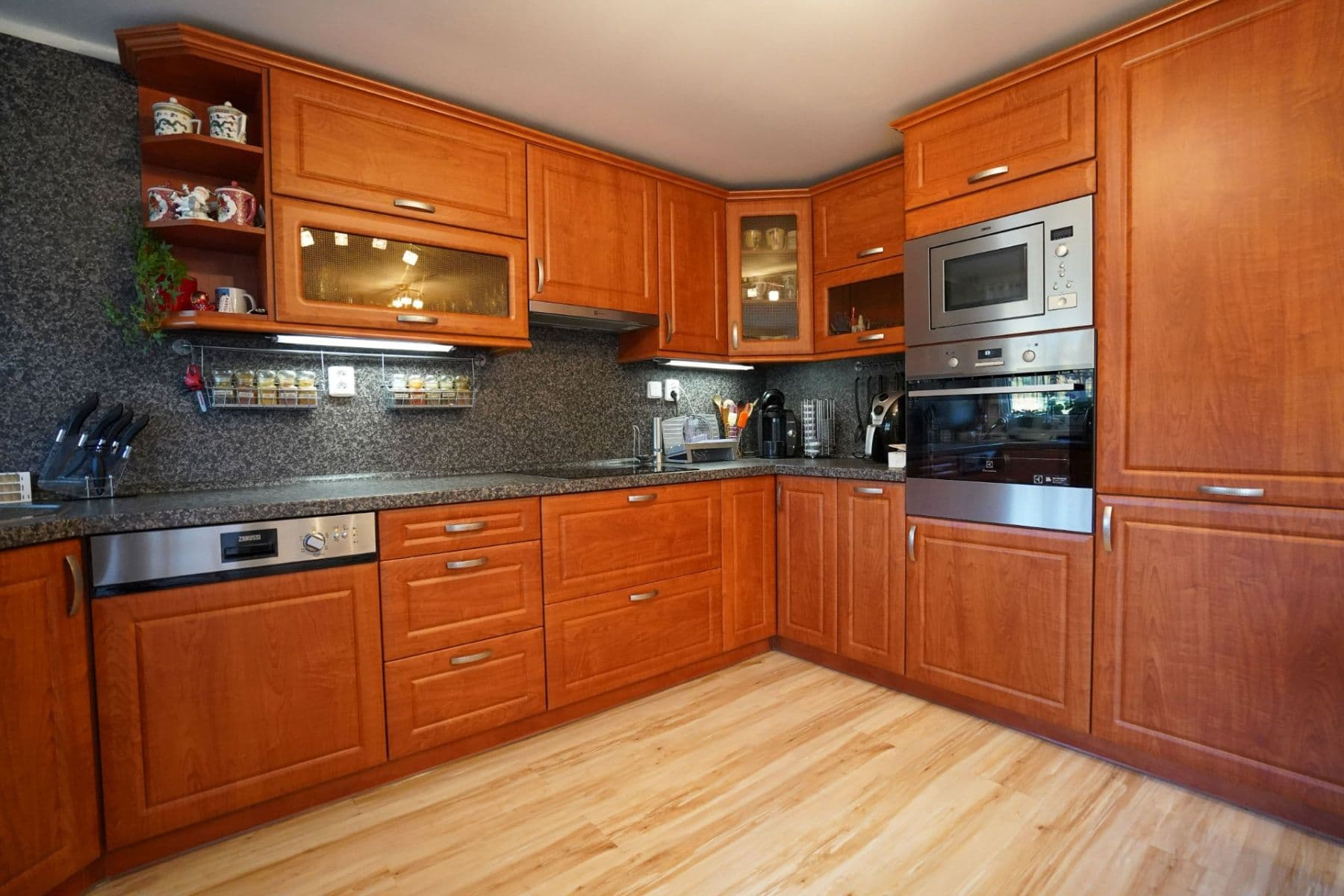 Pronájem domu 250 m², pozemek 600 m², K Višňovce, Úholičky, Středočeský kraj Pronájem domu 250 m², pozemek 600 m², K Višňovce, Úholičky, Středočeský kraj